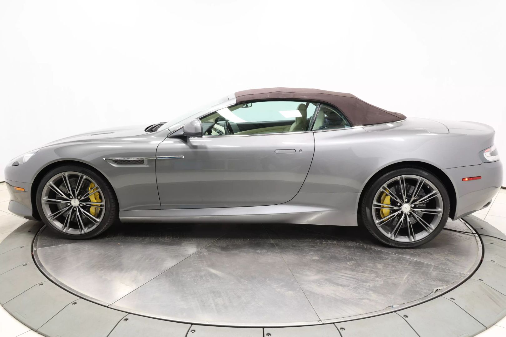 2012 Aston Martin Virage - Image 82