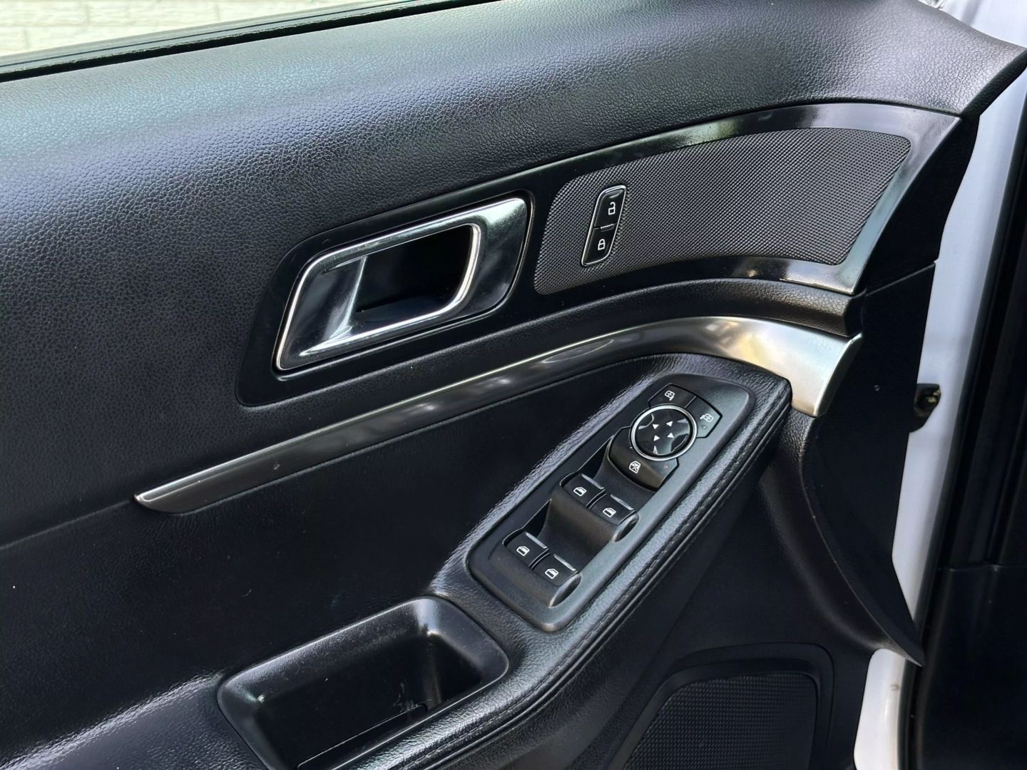 2019 Ford Explorer - Image 13