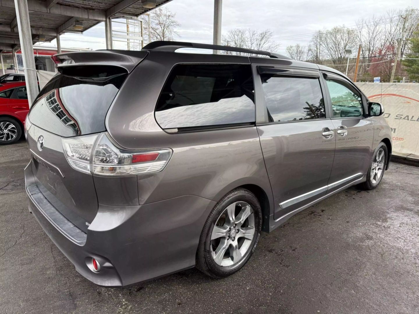 2013 Toyota Sienna - Image 12