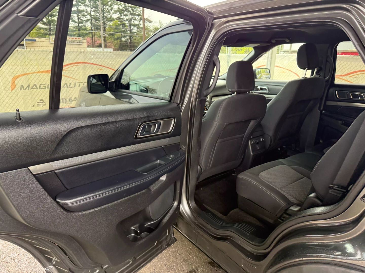 2018 Ford Explorer - Image 17