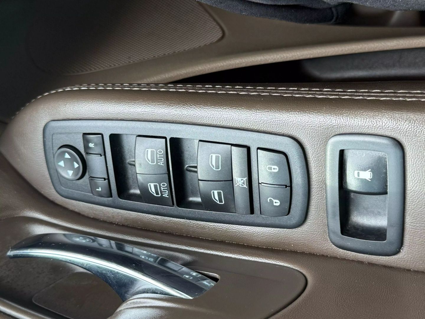 2016 Chrysler Town & Country - Image 50