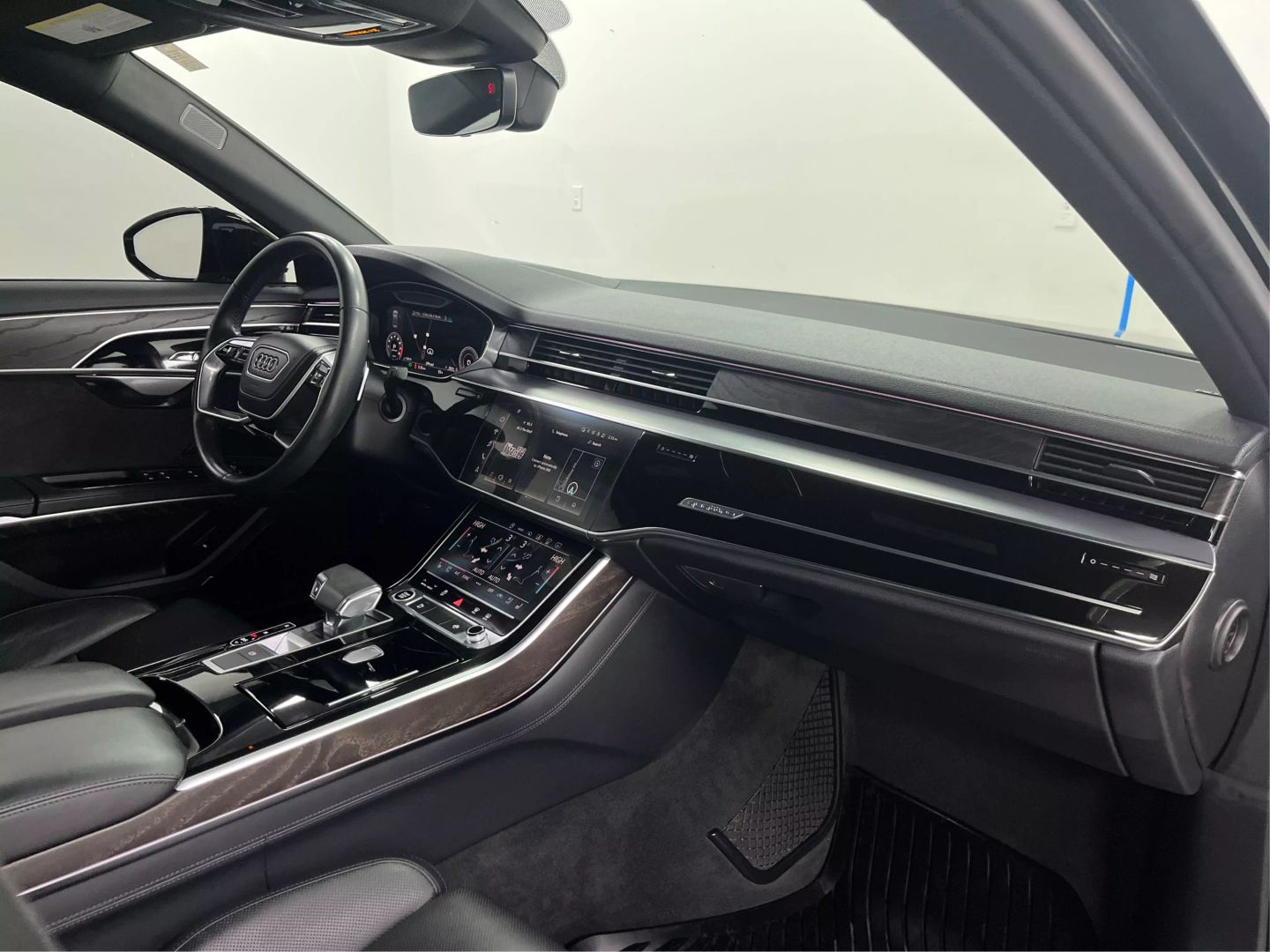 2021 Audi A8 - Image 32
