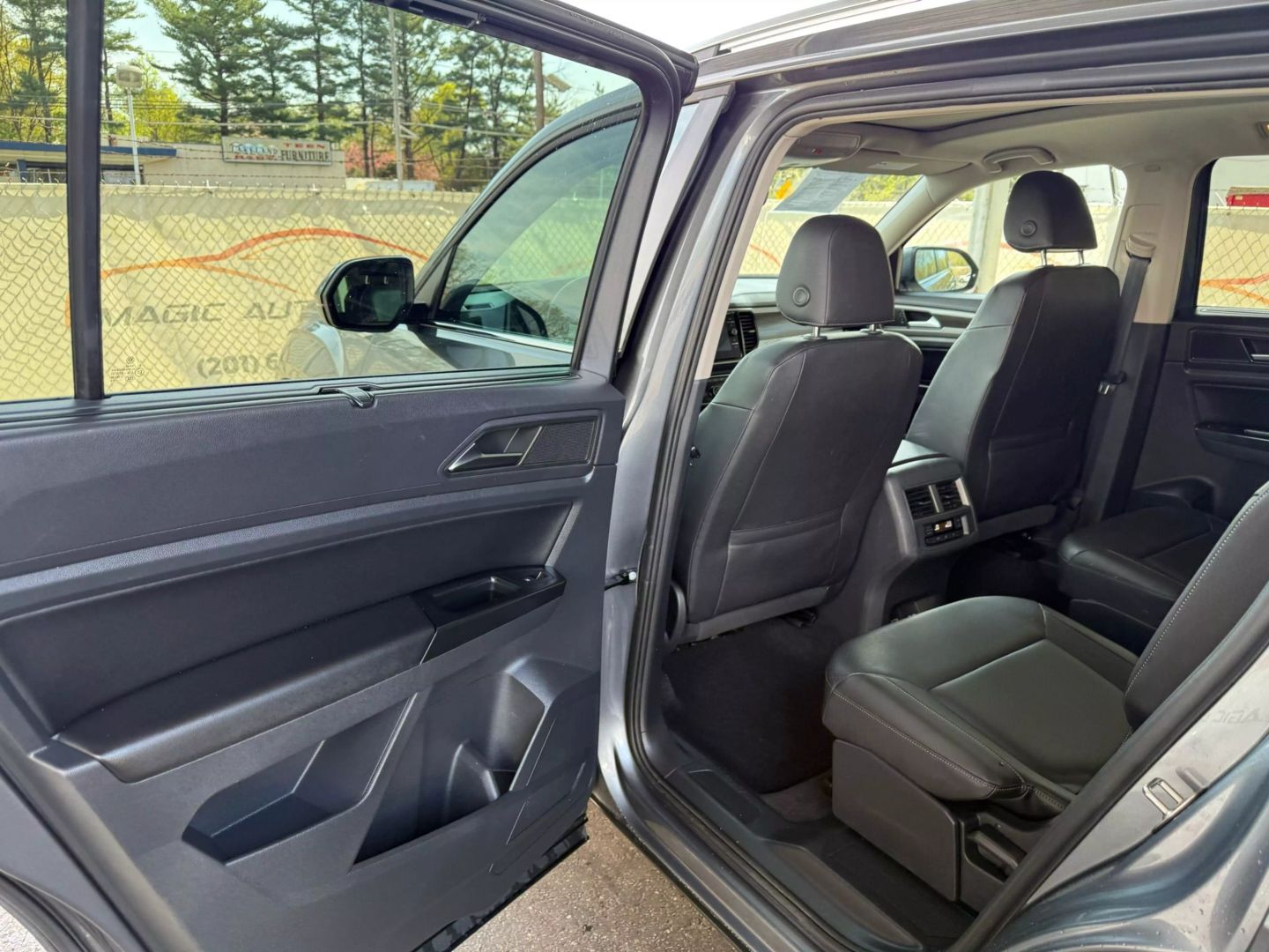 2020 Volkswagen Atlas - Image 17