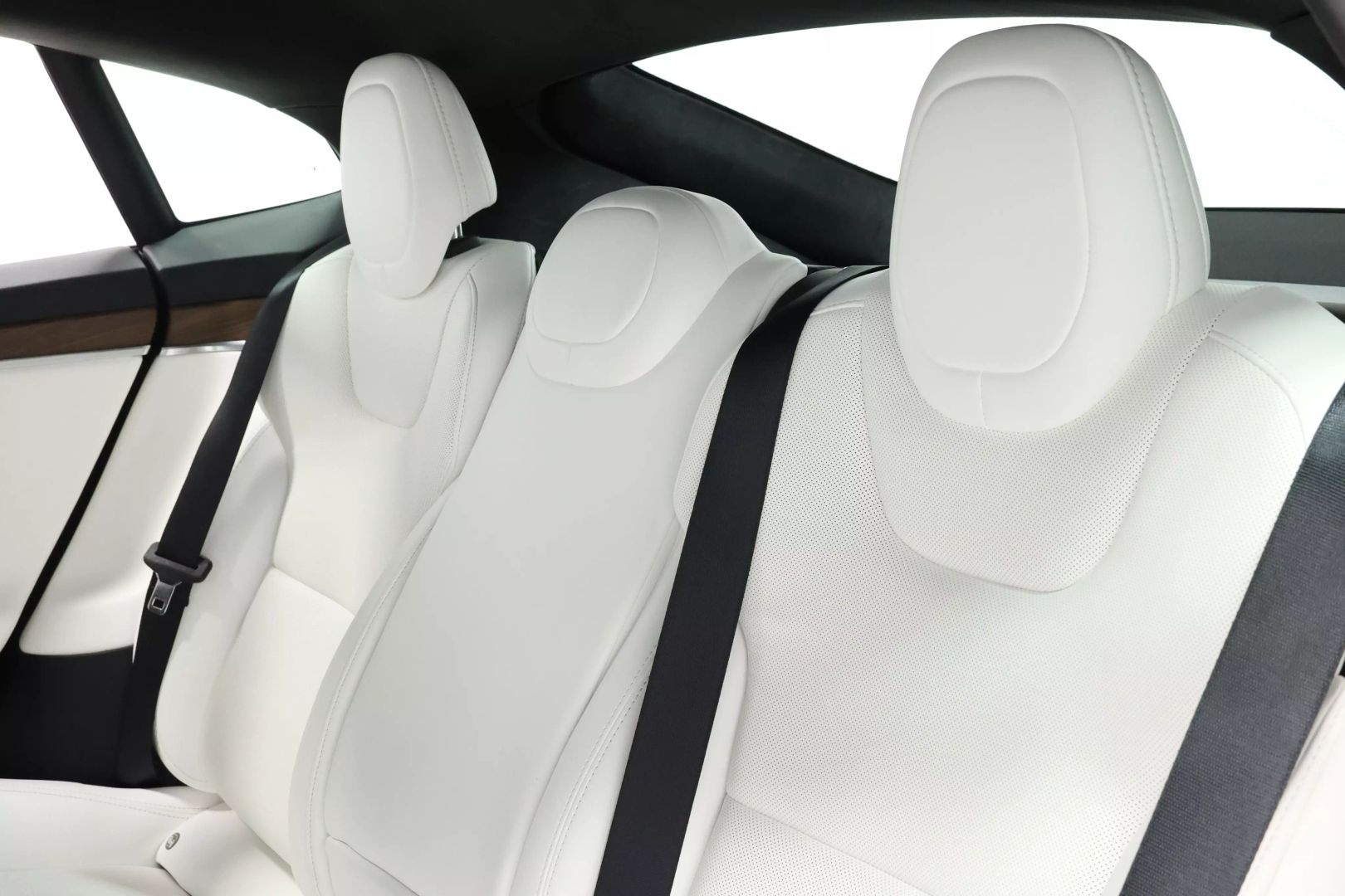 2022 Tesla Model S - Image 45