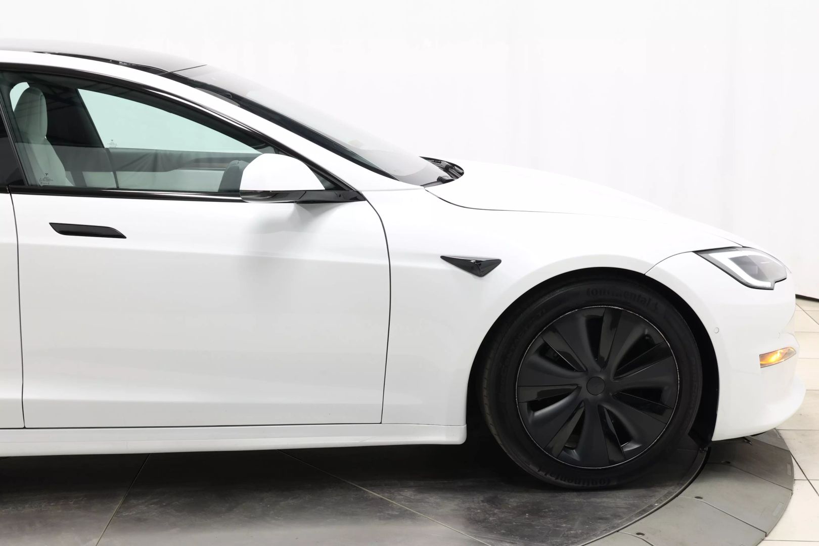 2022 Tesla Model S - Image 60