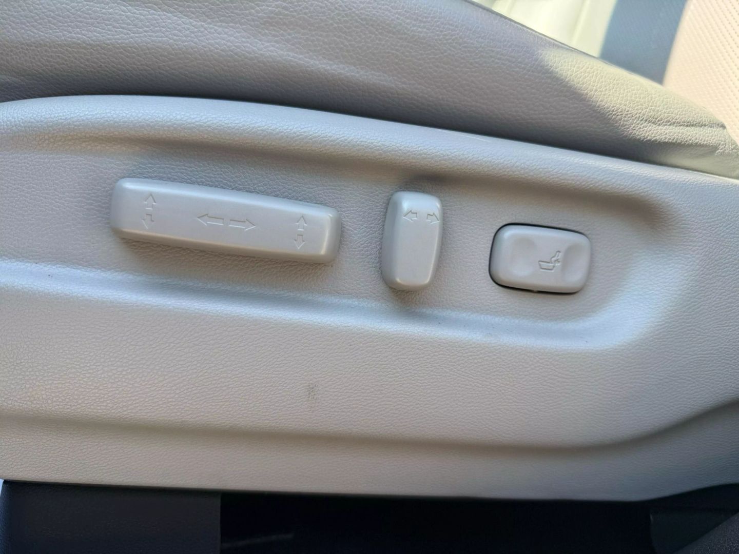 2019 Honda Ridgeline - Image 18