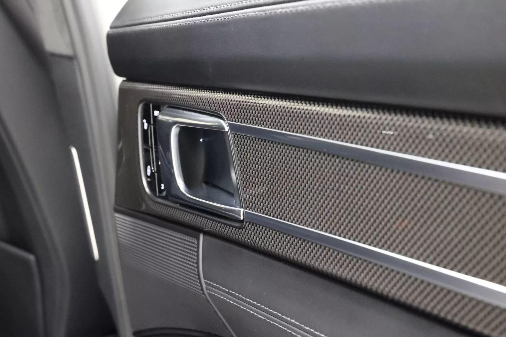 2017 Porsche Panamera - Image 84