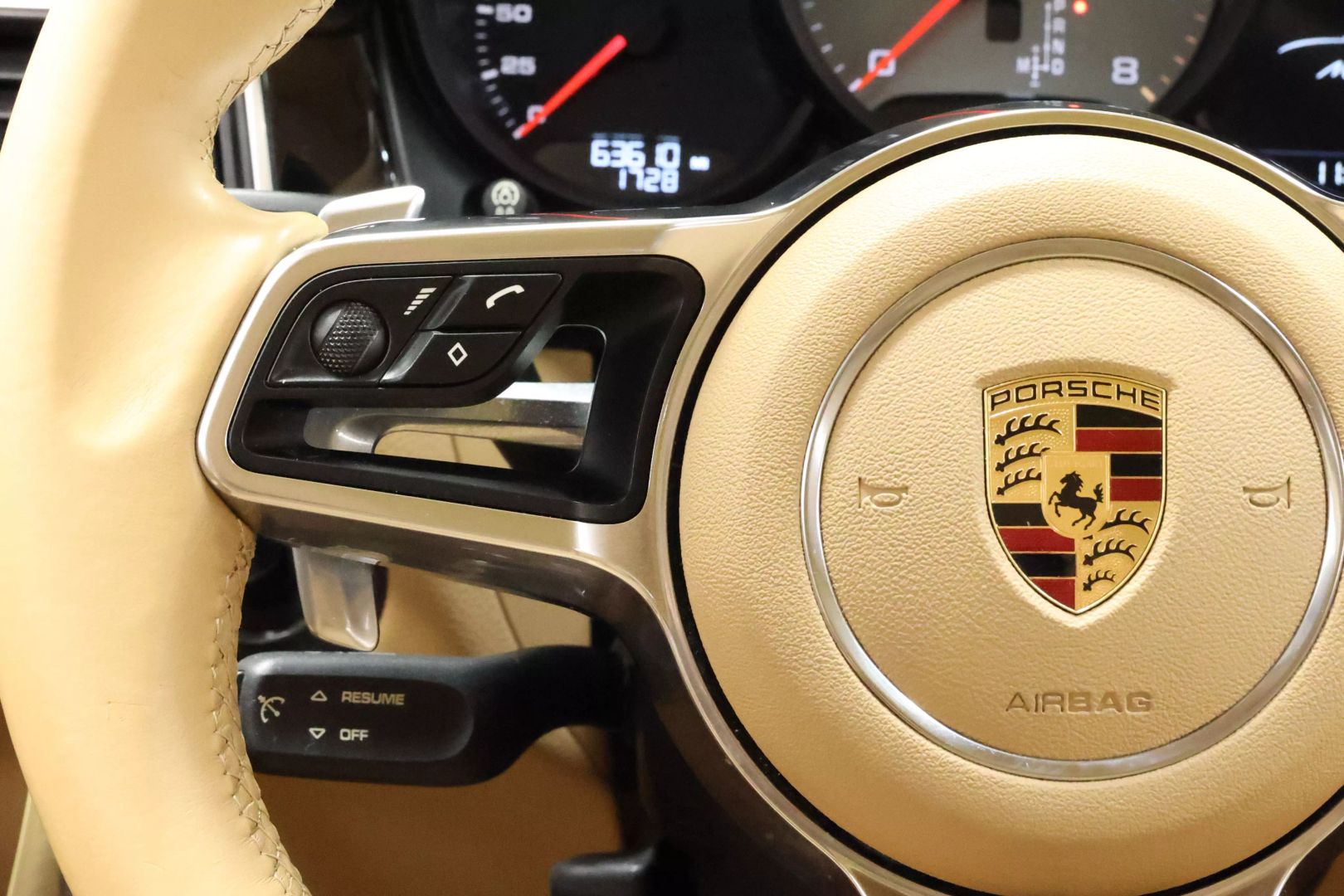2016 Porsche Macan - Image 22