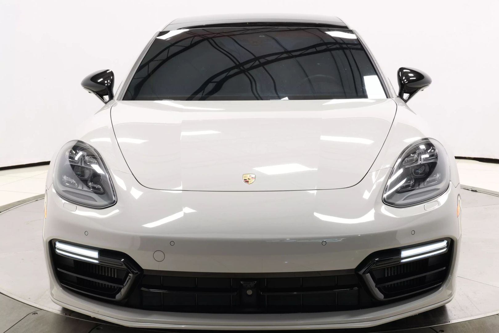 2017 Porsche Panamera - Image 119
