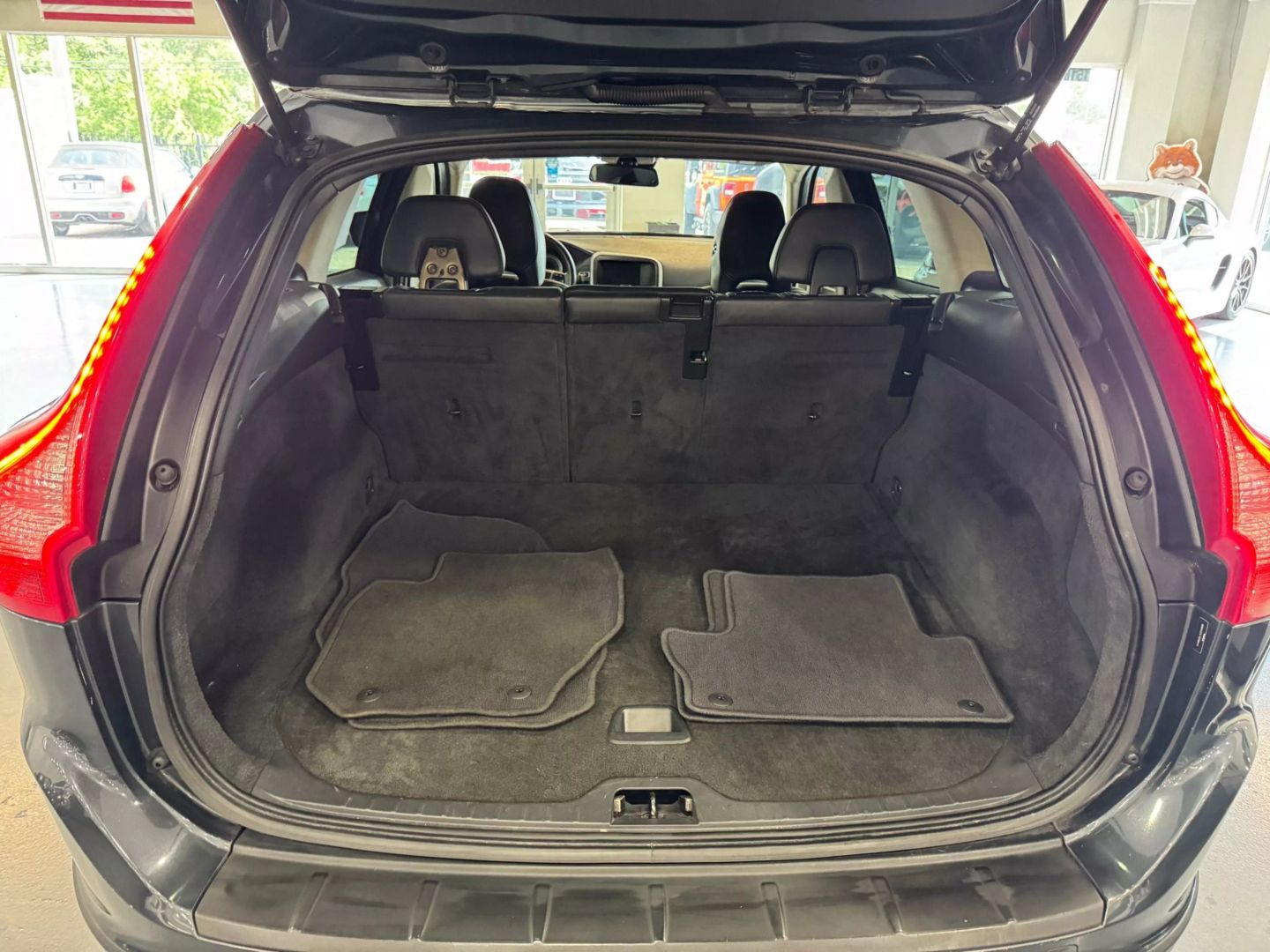 2012 Volvo Xc60 3.2 Sport Utility 4d - Image 31