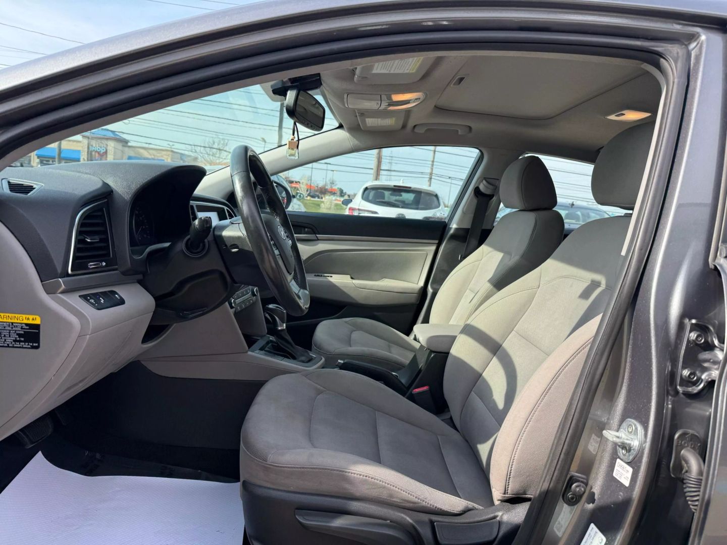 2018 Hyundai Elantra - Image 17
