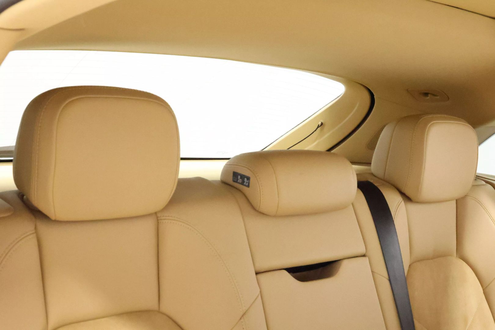 2016 Porsche Macan - Image 67