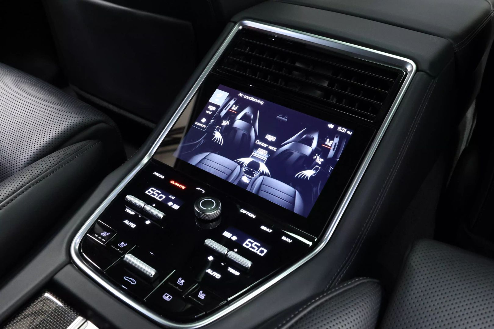 2017 Porsche Panamera - Image 96