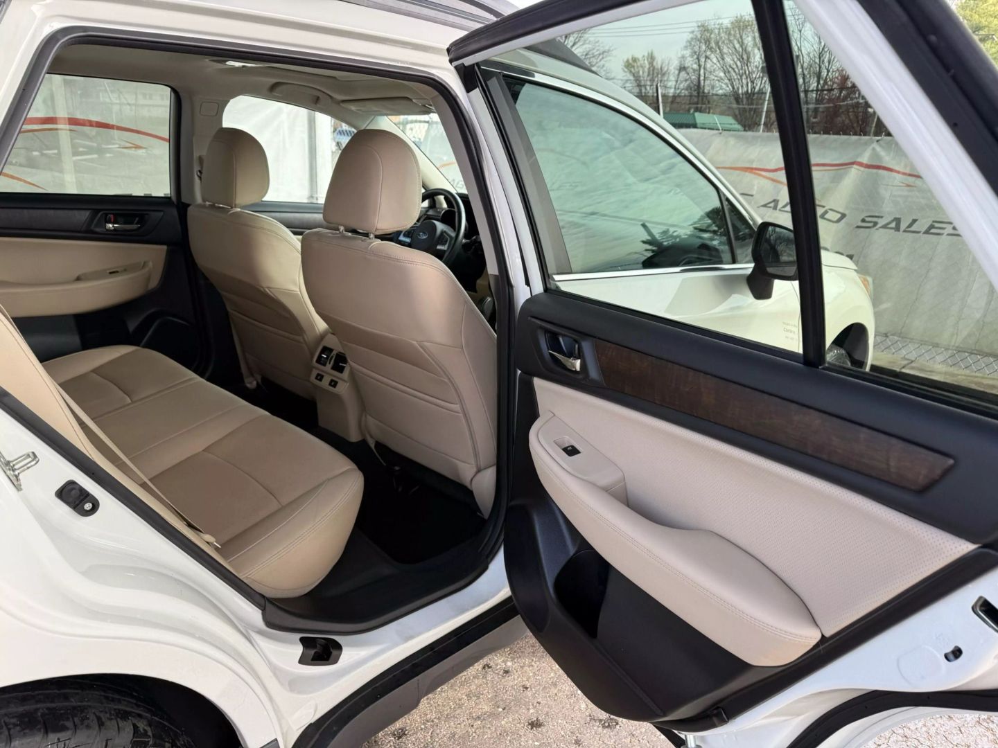 2016 Subaru Outback - Image 21