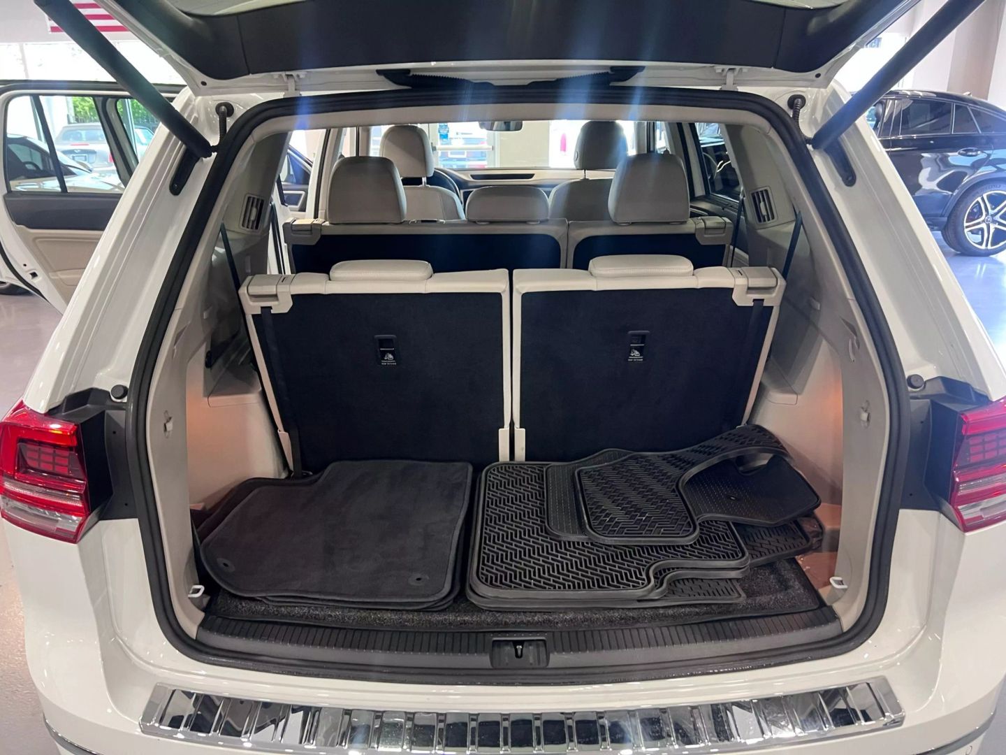 2019 Volkswagen Atlas Sel R-line Sport Utility 4d - Image 18