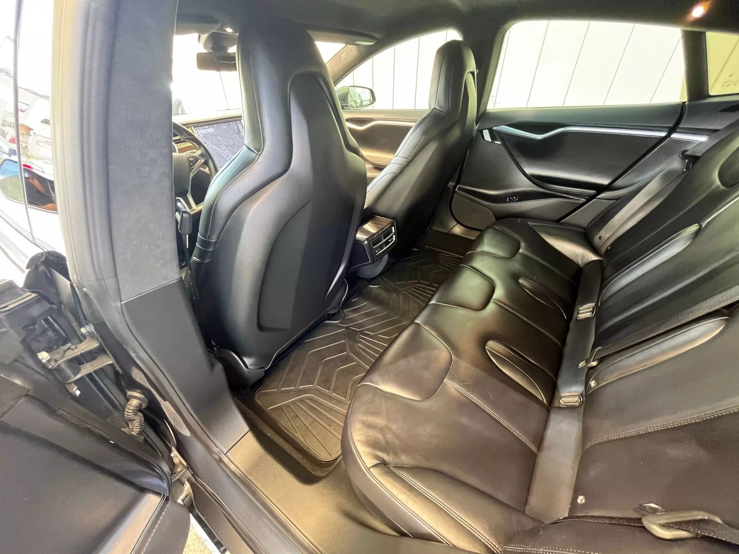 2016 Tesla Model S  Vin: 5yjsa1e16gf151935 Stock Id: 151935 - Image 19