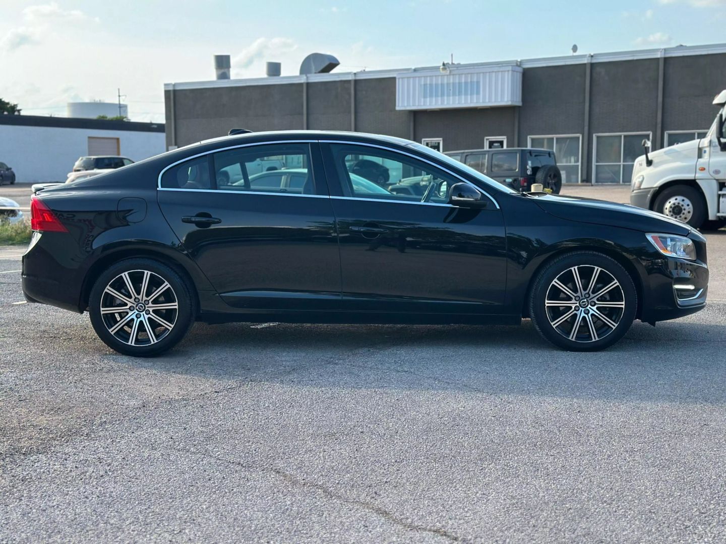 2016 Volvo S60 - Image 8