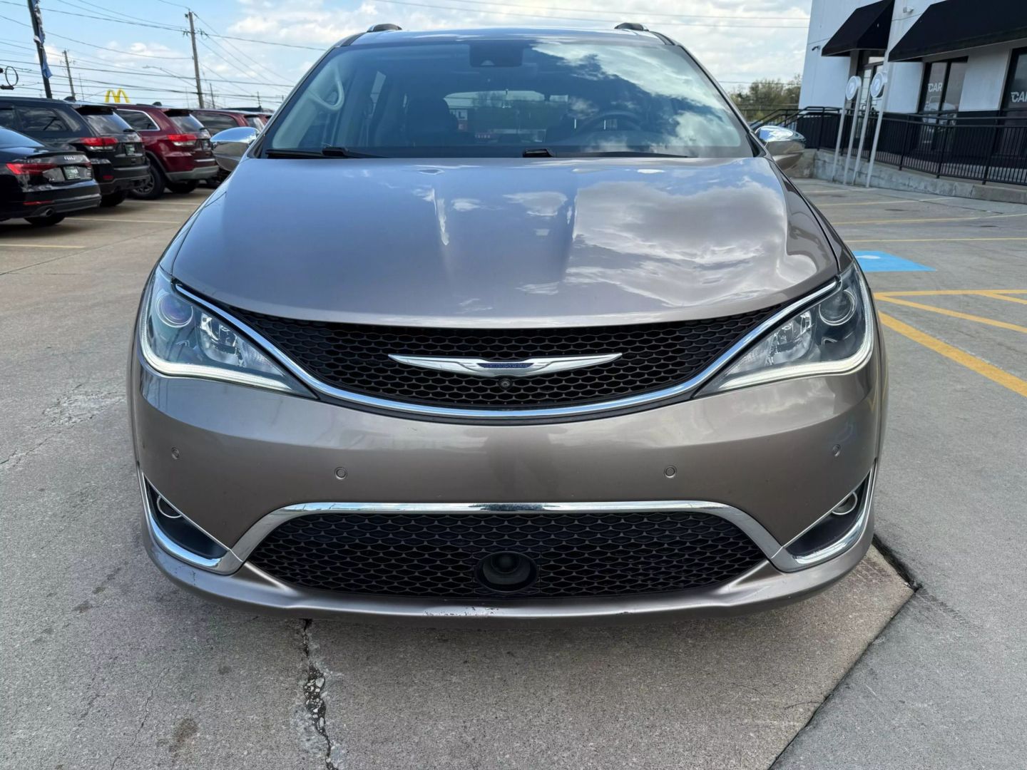 2017 Chrysler Pacifica - Image 3