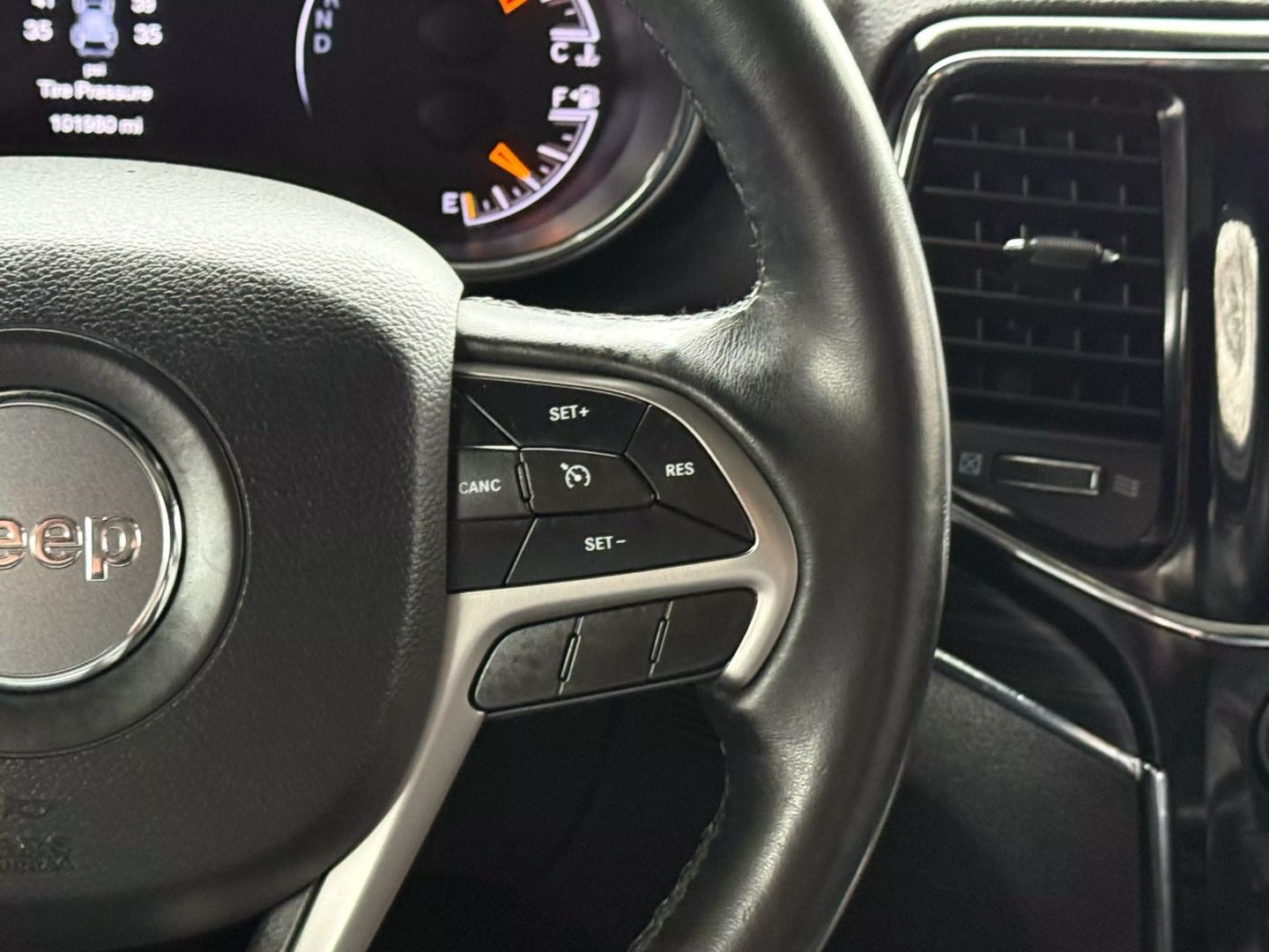 2019 Jeep Grand Cherokee - Image 36