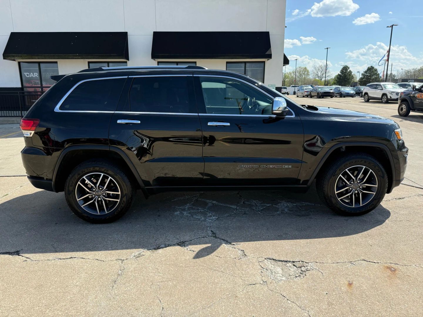2020 Jeep Grand Cherokee - Image 17