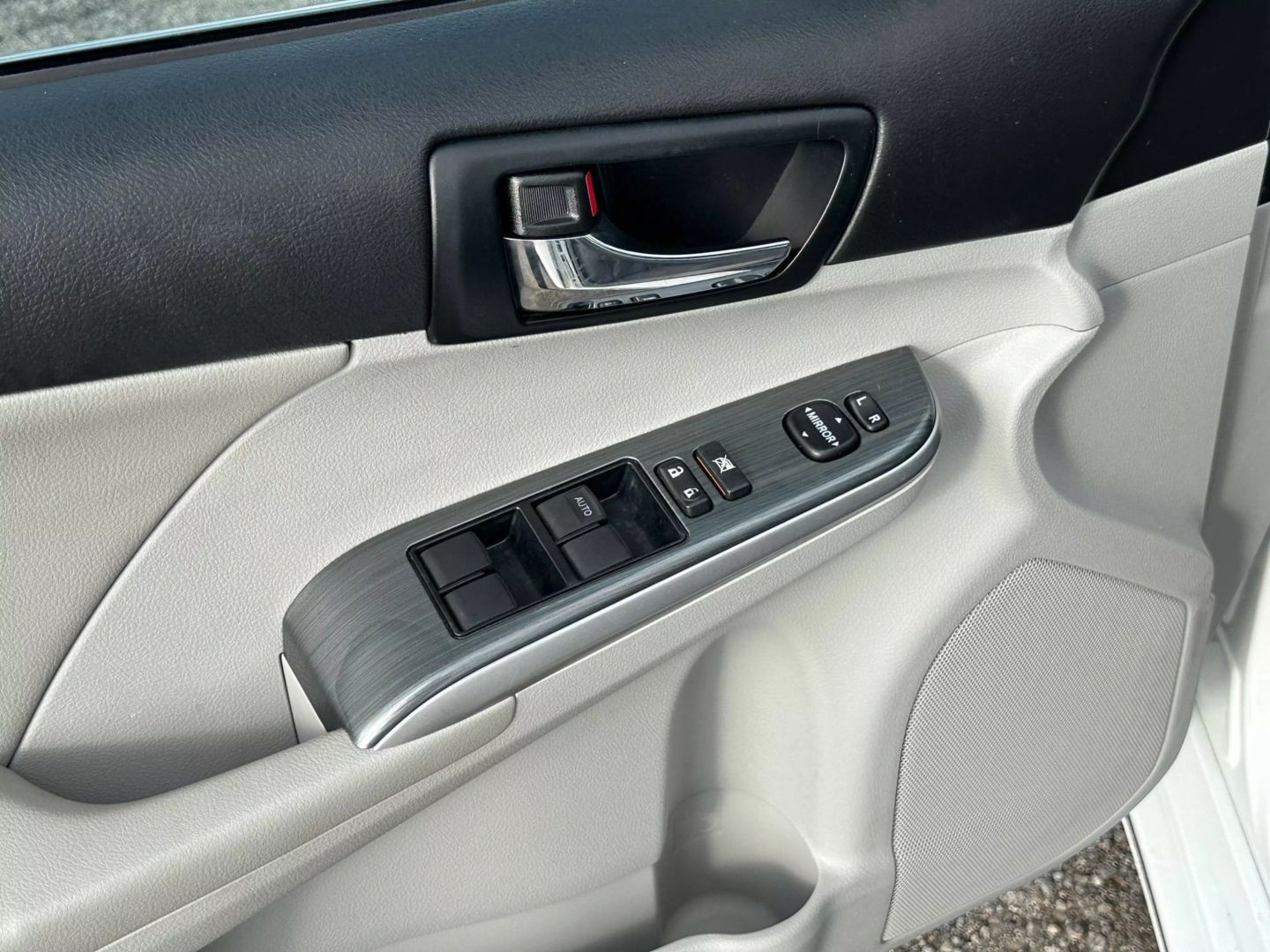 2012 Toyota Camry - Image 12
