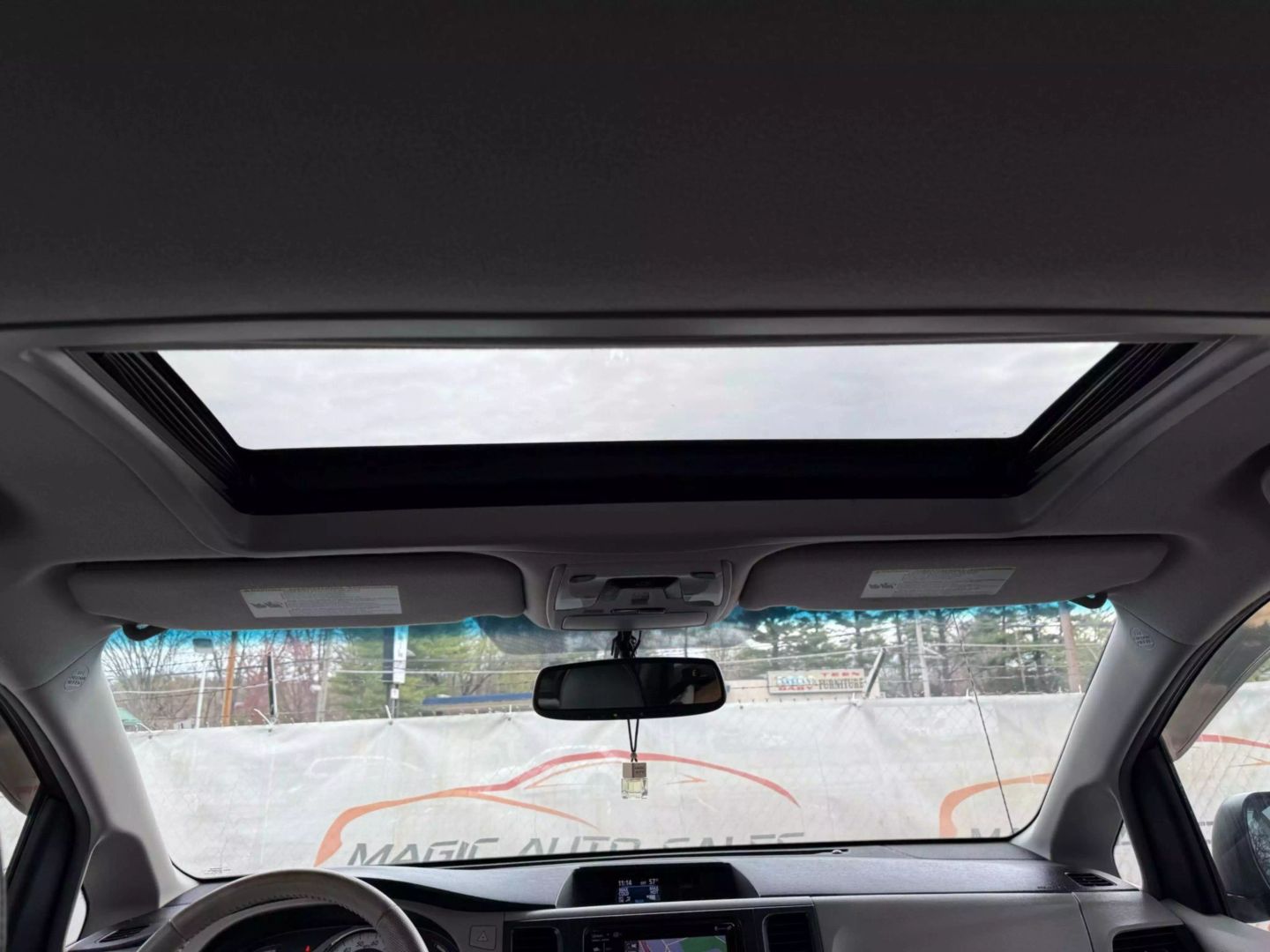 2013 Toyota Sienna - Image 33