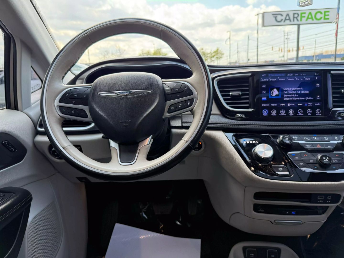 2017 Chrysler Pacifica - Image 35