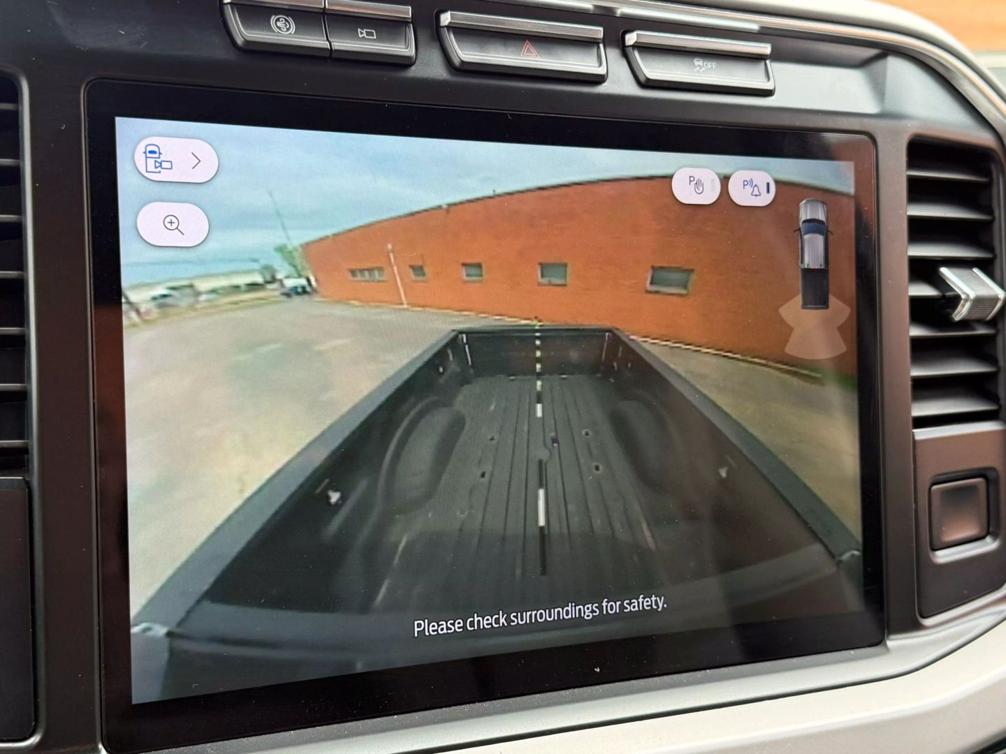 2023 Ford F250 Super Duty Crew Cab - Image 27