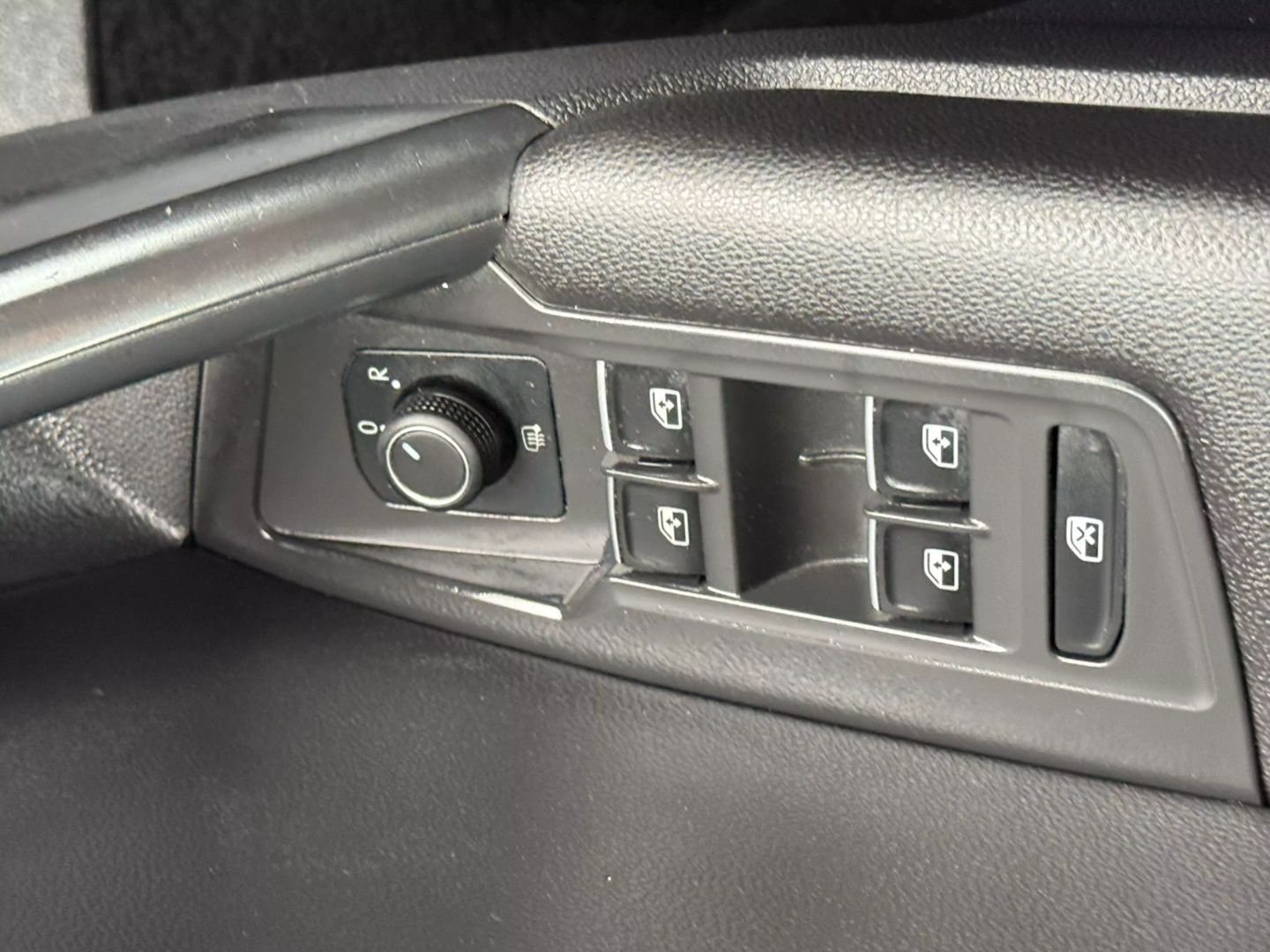 2021 Volkswagen Tiguan - Image 45