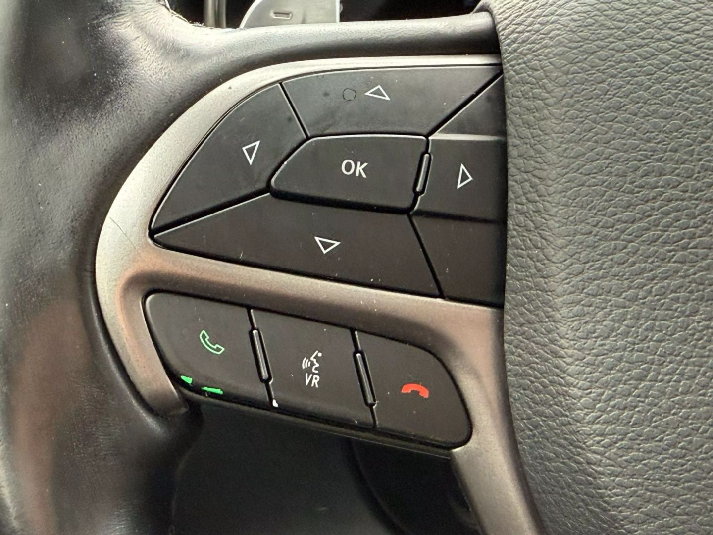 2020 Jeep Grand Cherokee - Image 31