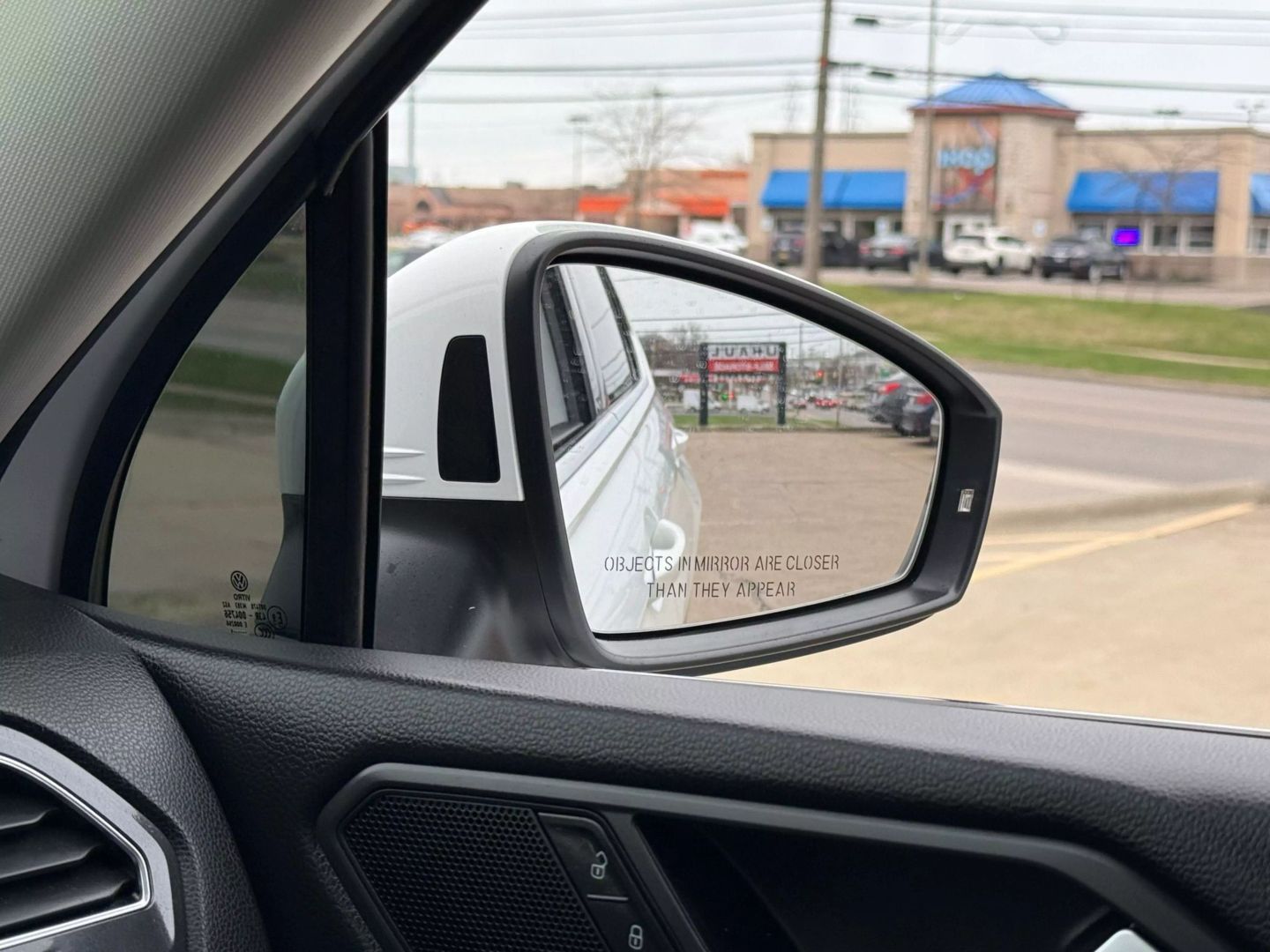2021 Volkswagen Tiguan - Image 49