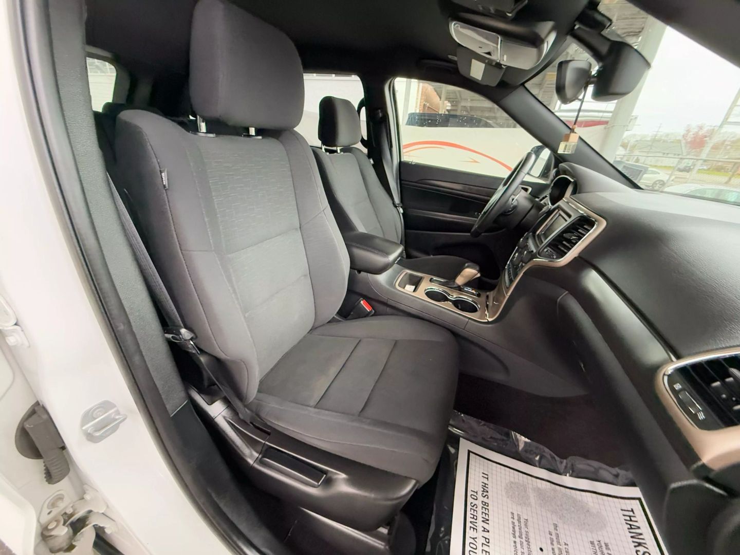 2017 Jeep Grand Cherokee - Image 26