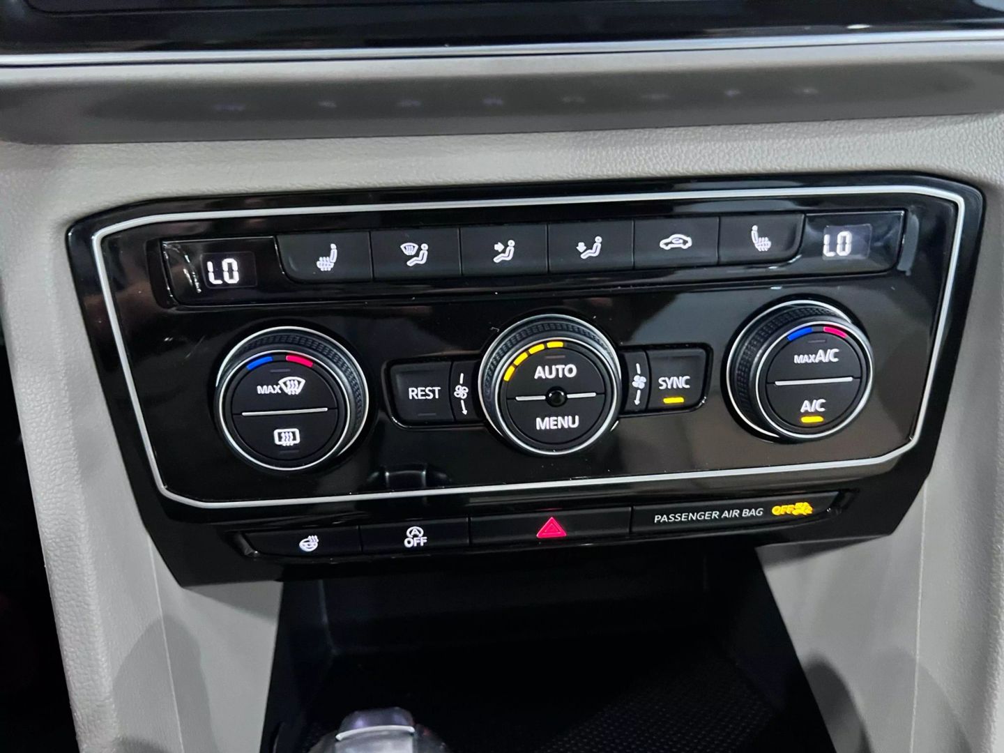 2019 Volkswagen Atlas Sel R-line Sport Utility 4d - Image 33