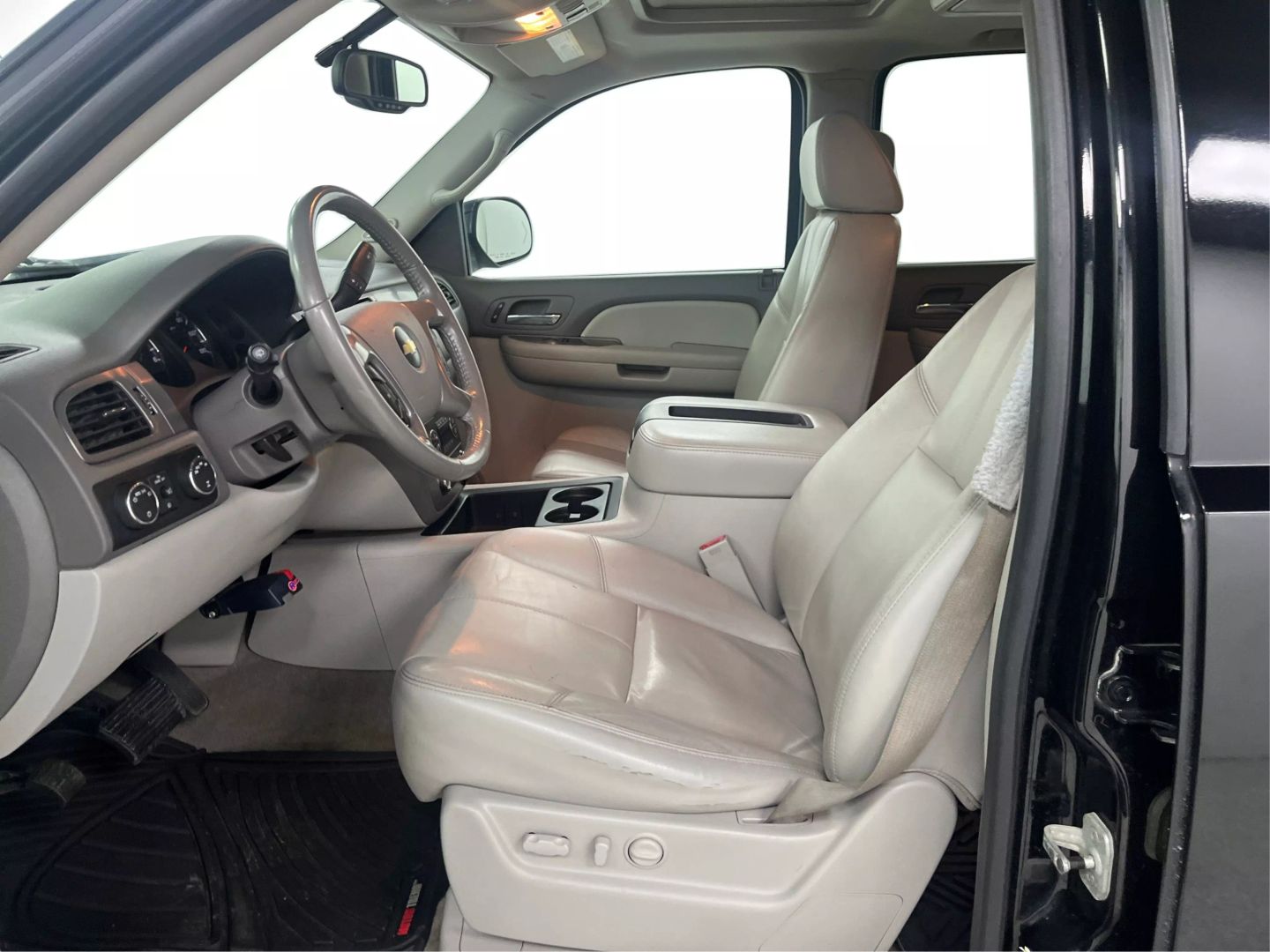 2009 Chevrolet Suburban 1500 - Image 9
