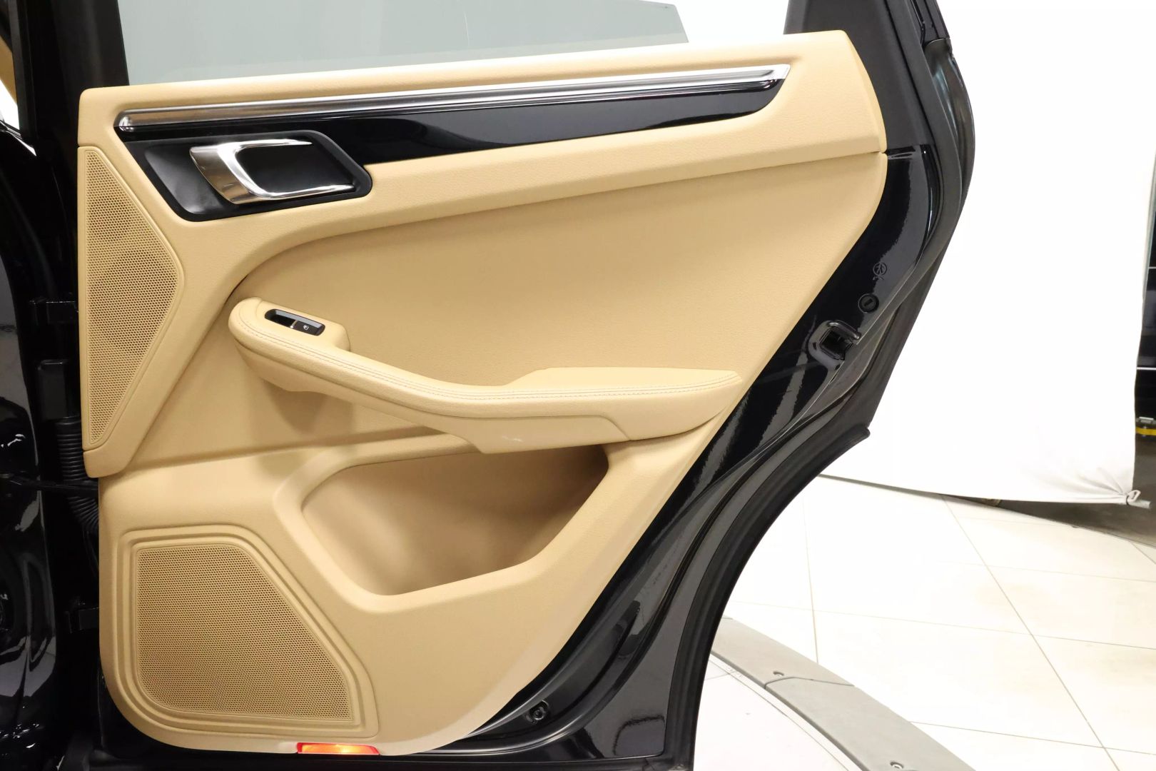 2016 Porsche Macan - Image 61