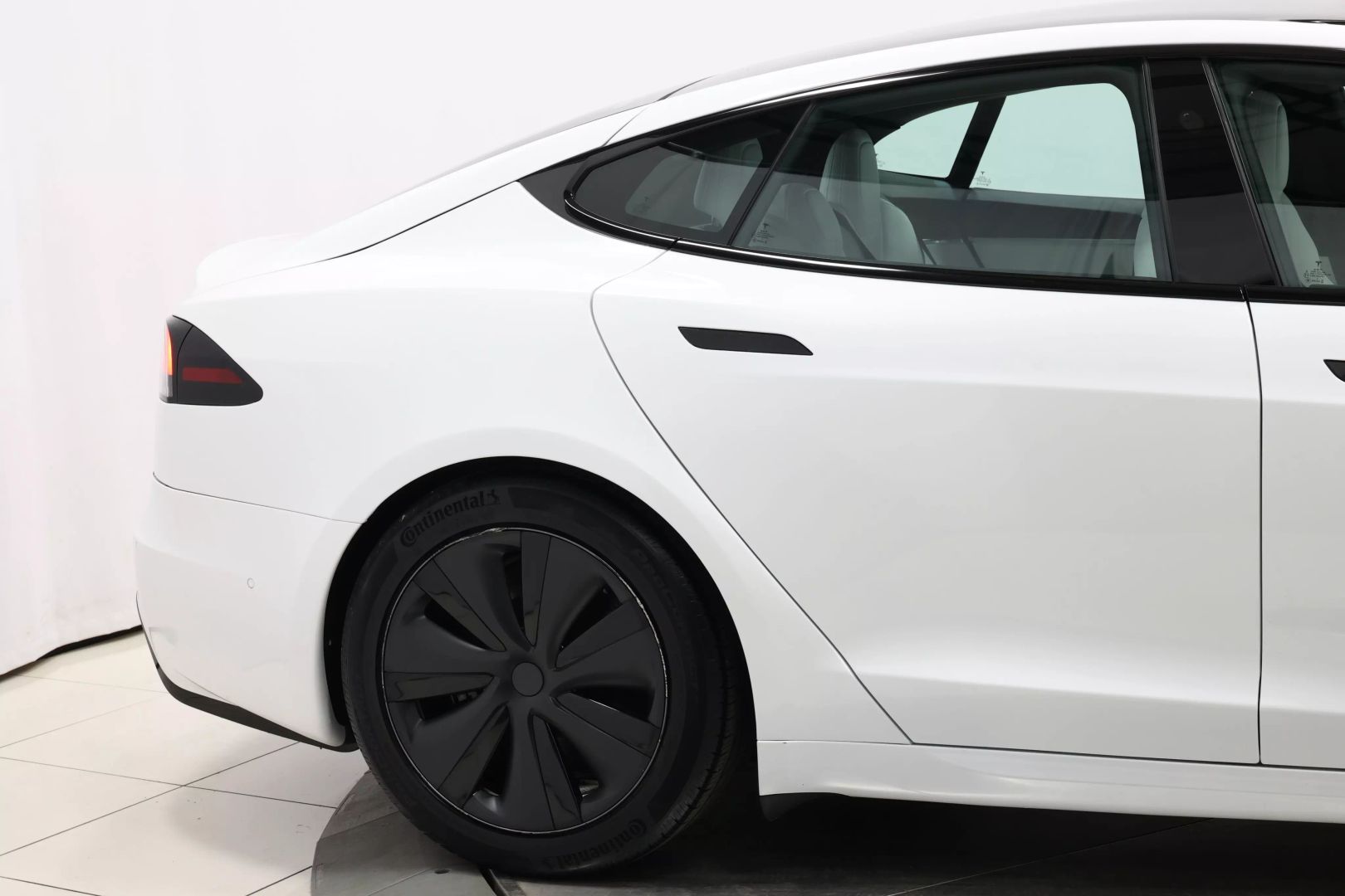 2022 Tesla Model S - Image 59