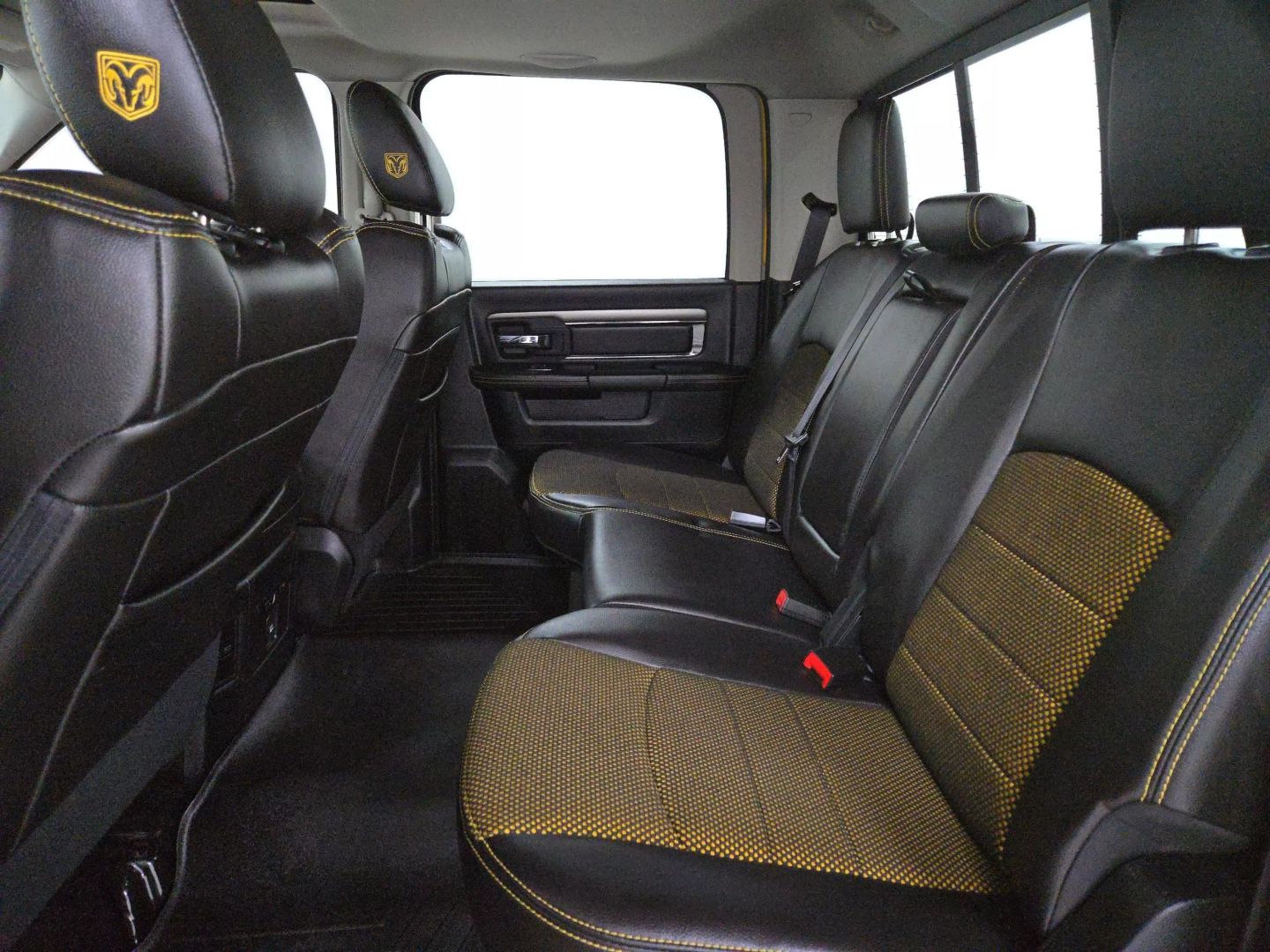 2016 Ram 1500 Crew Cab - Image 10