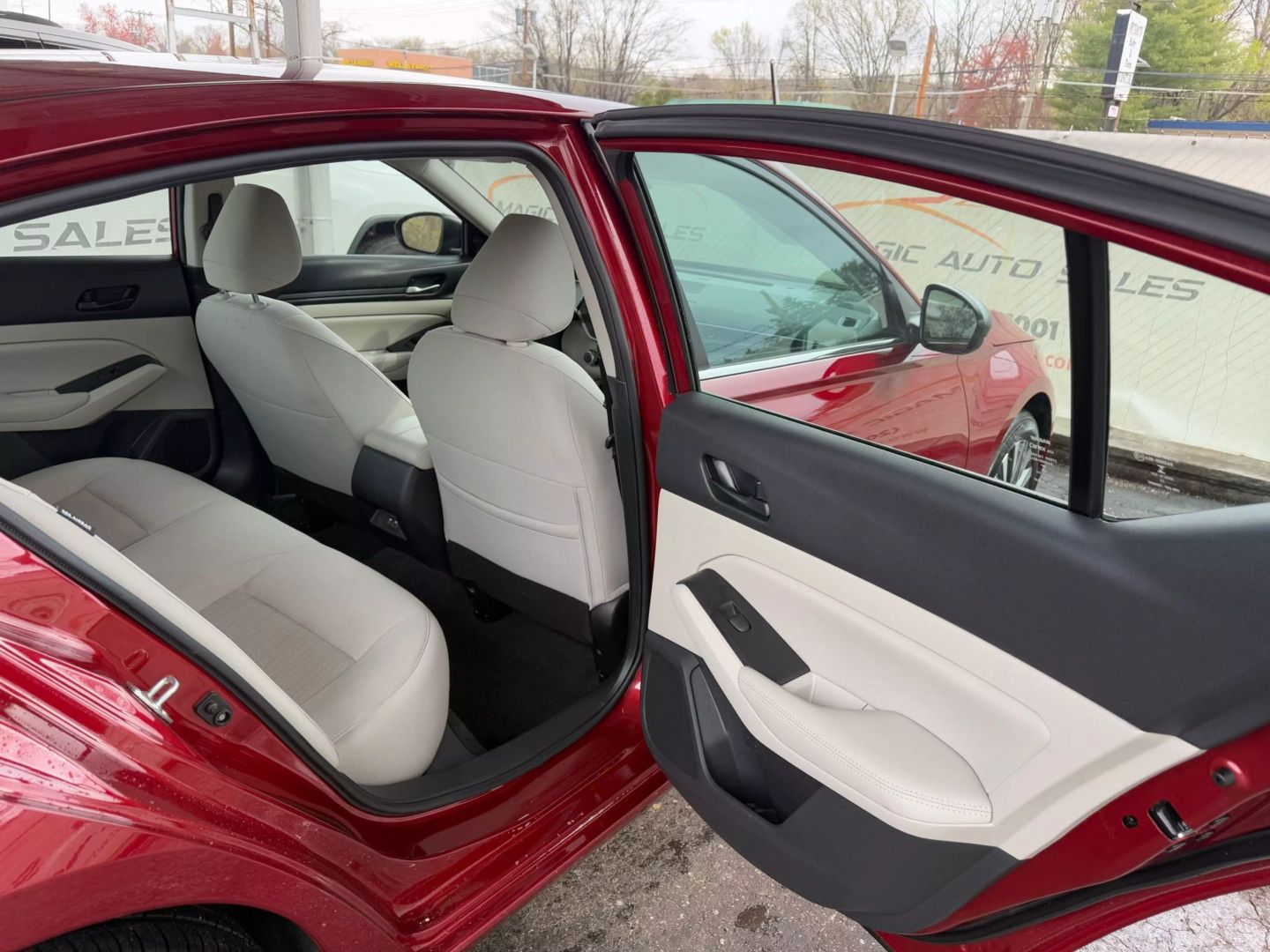 2025 Nissan Altima - Image 21