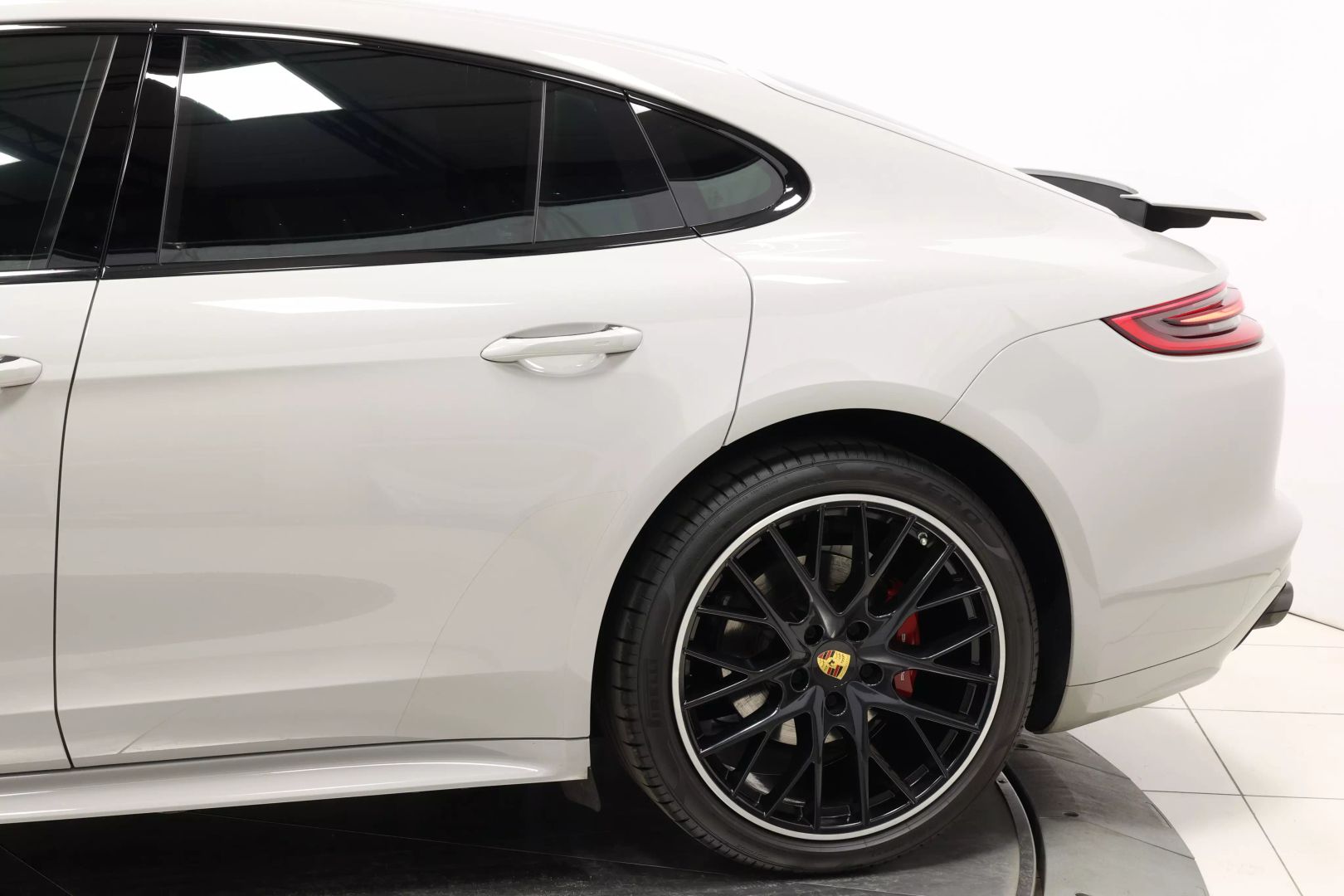 2017 Porsche Panamera - Image 8