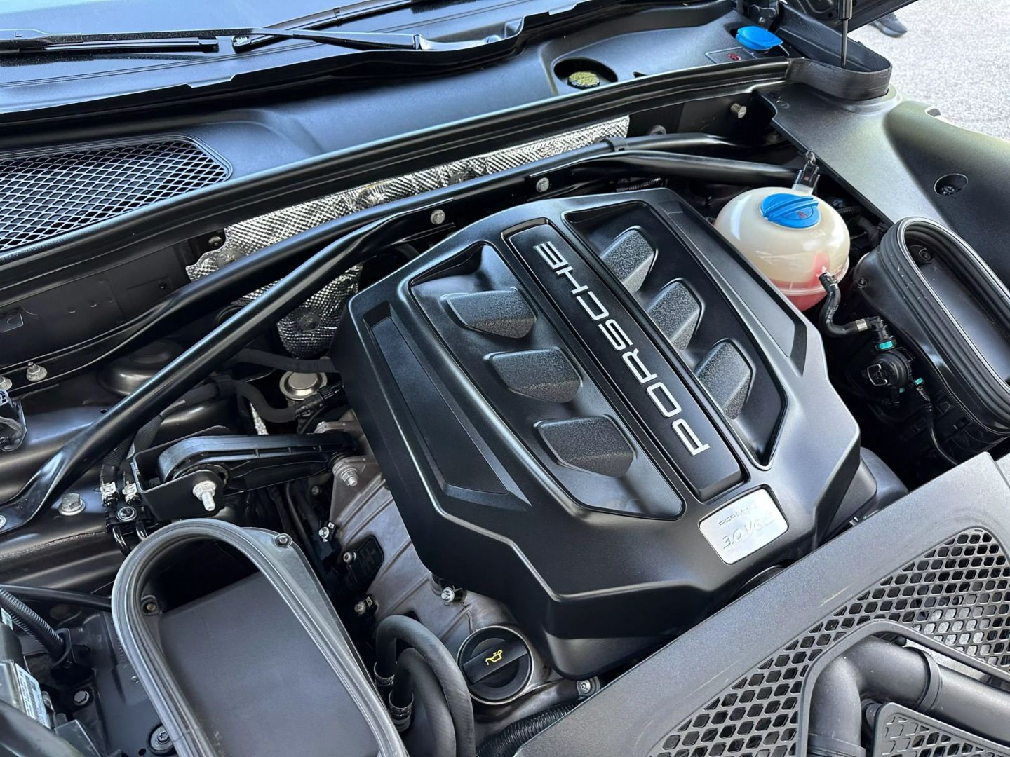 2015 Porsche Macan - Image 34