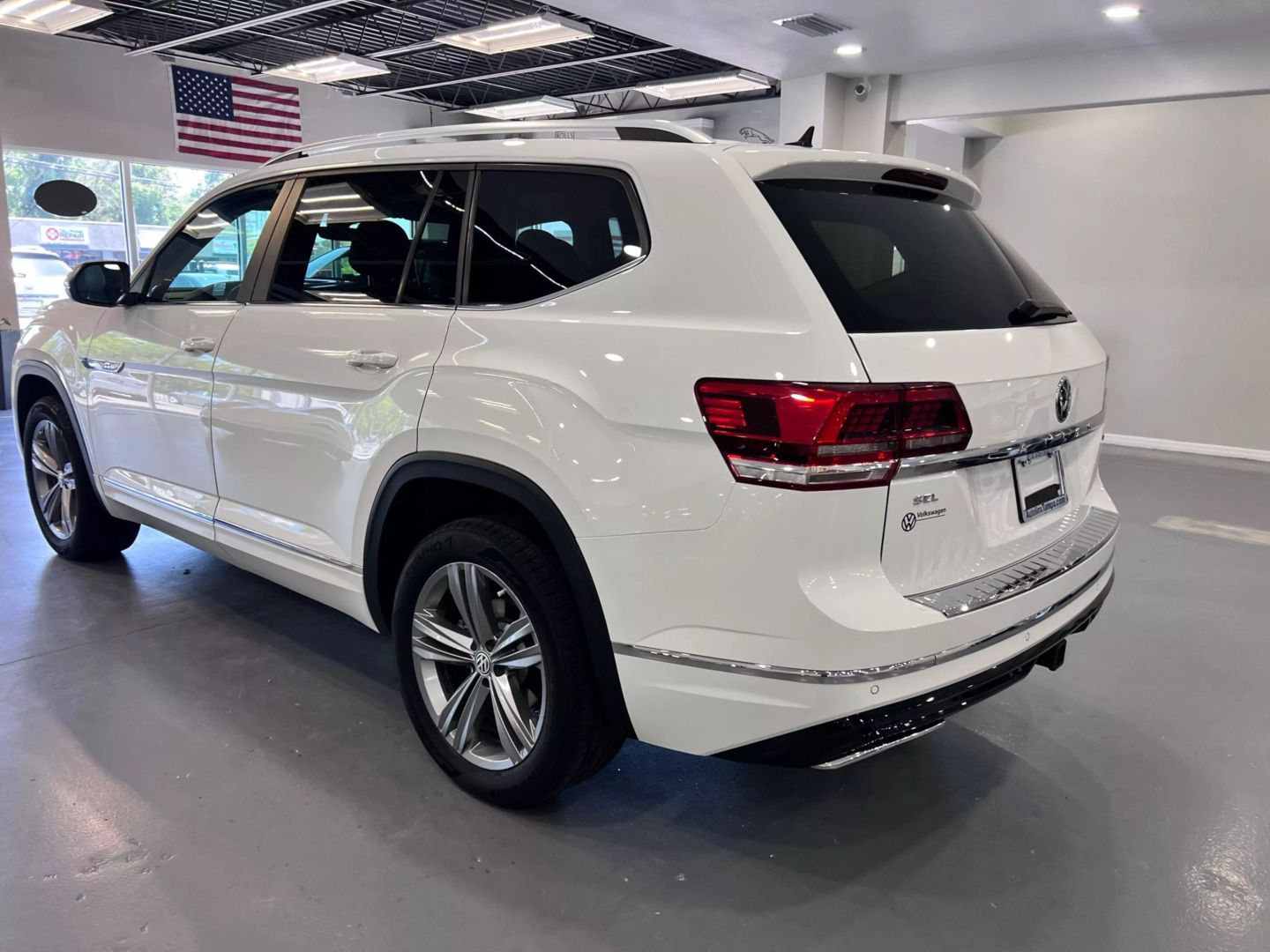 2019 Volkswagen Atlas Sel R-line Sport Utility 4d - Image 6