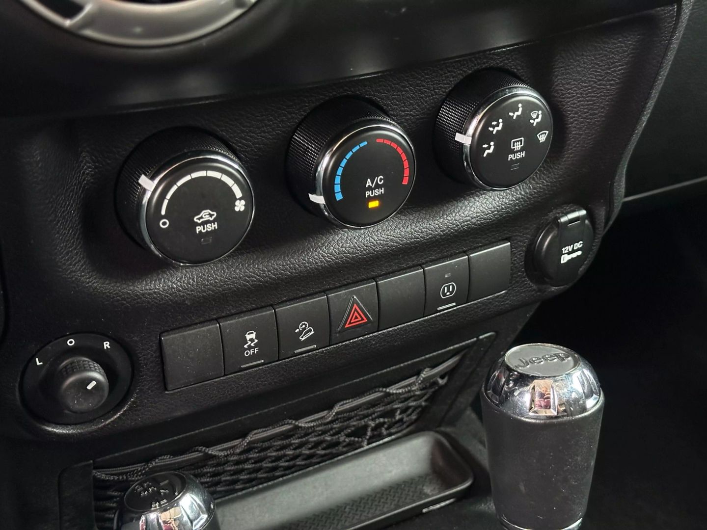 2017 Jeep Wrangler Unlimited - Image 32