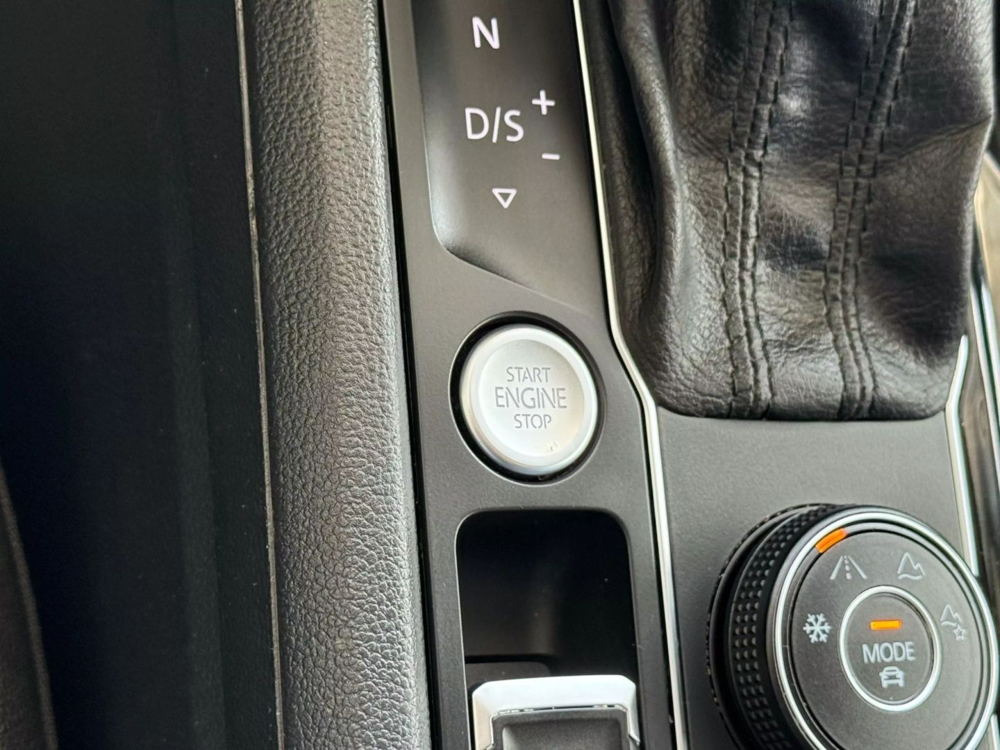 2020 Volkswagen Atlas - Image 32