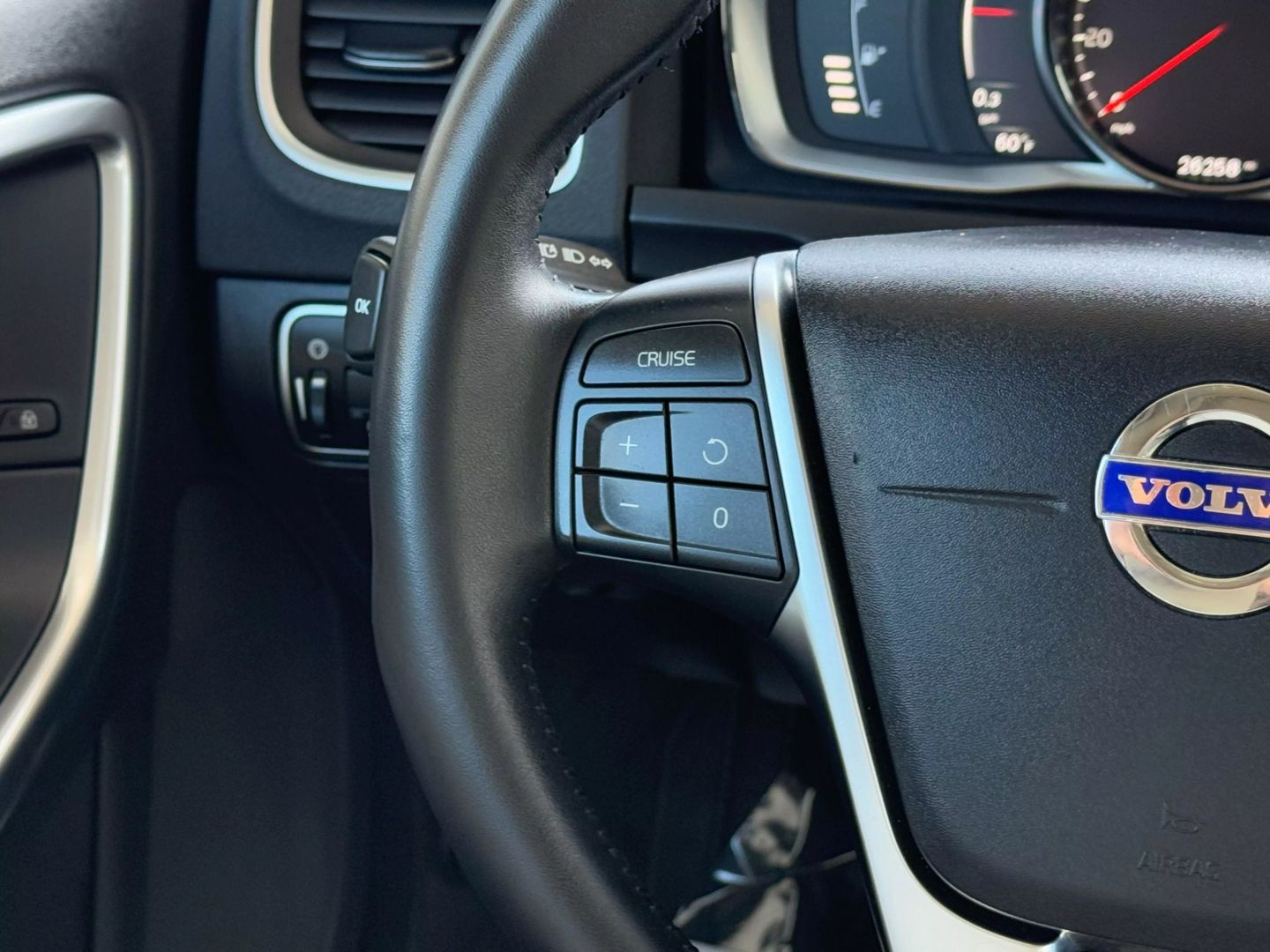 2017 Volvo S60 - Image 34