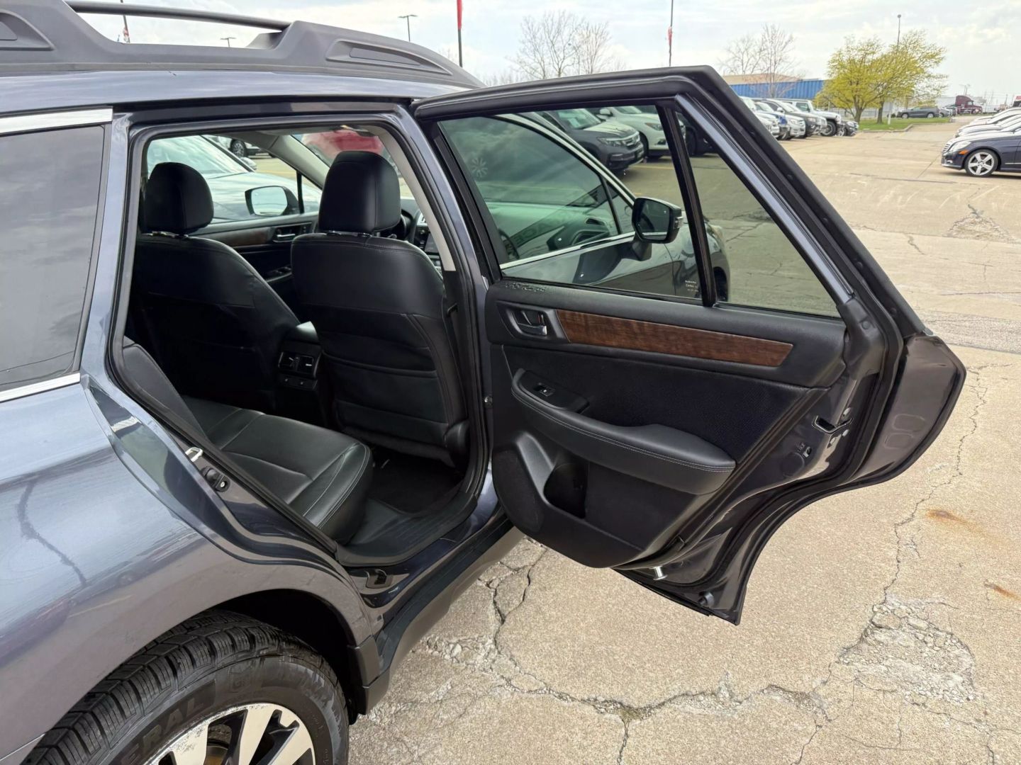 2016 Subaru Outback - Image 22