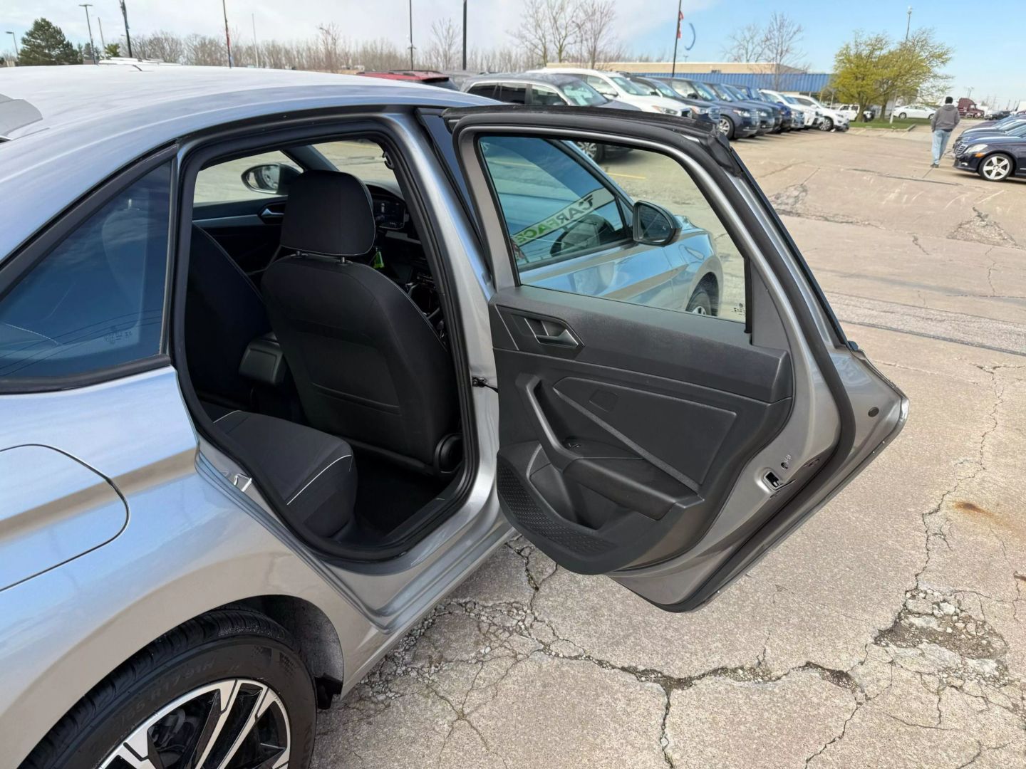 2025 Volkswagen Jetta - Image 20