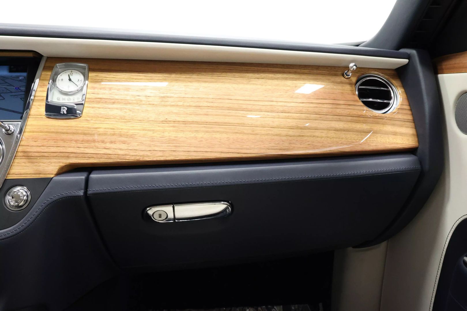 2018 Rolls-royce Ghost - Image 100