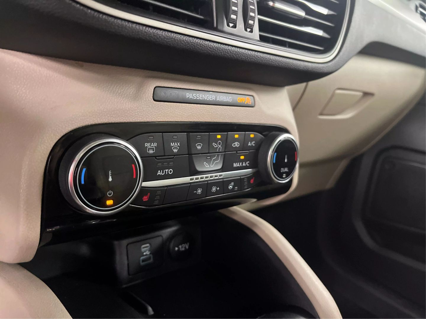 2022 Ford Escape - Image 29