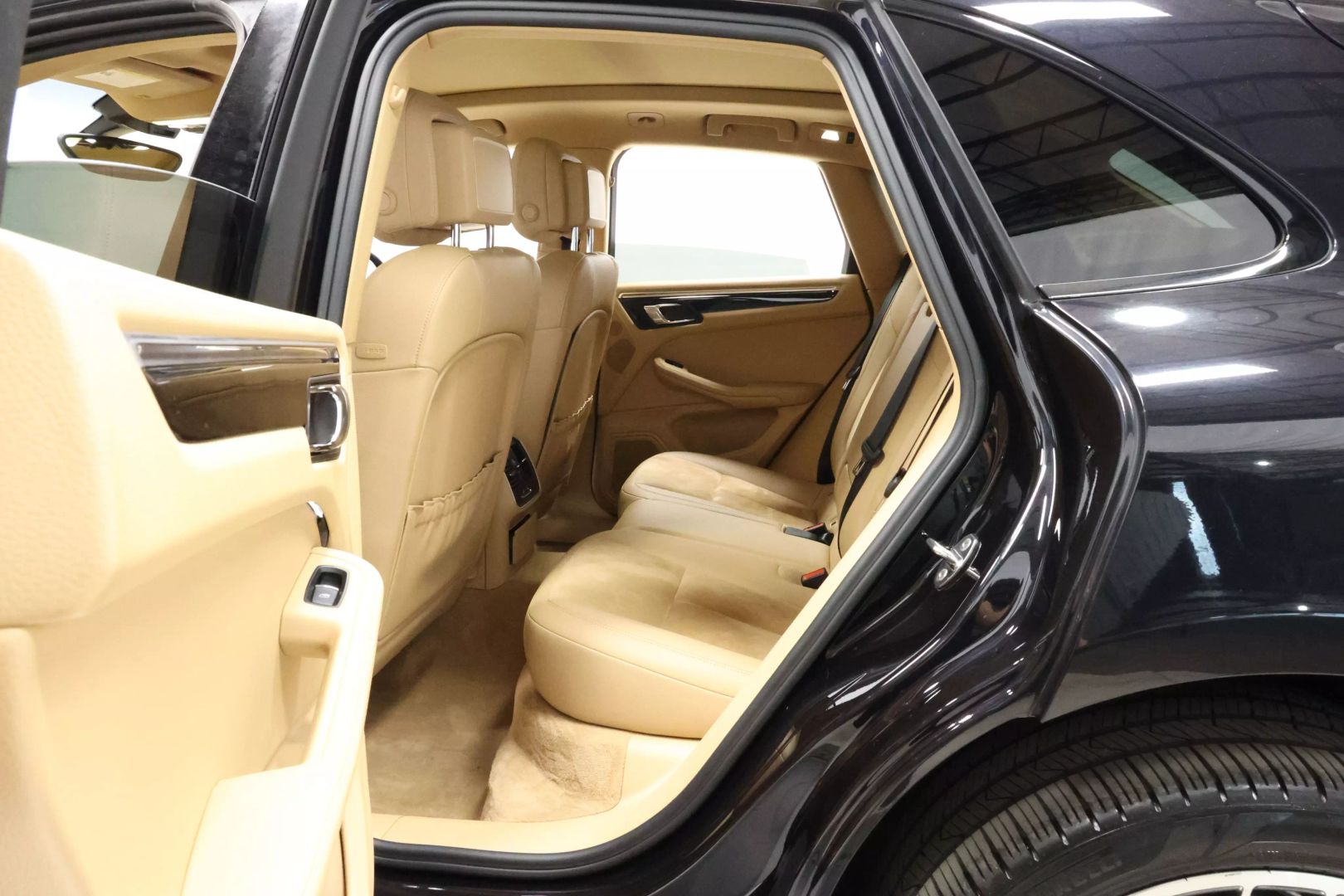 2016 Porsche Macan - Image 45