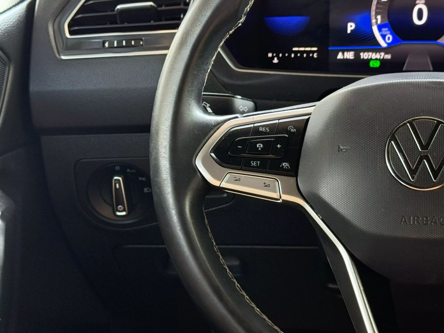 2022 Volkswagen Tiguan - Image 35